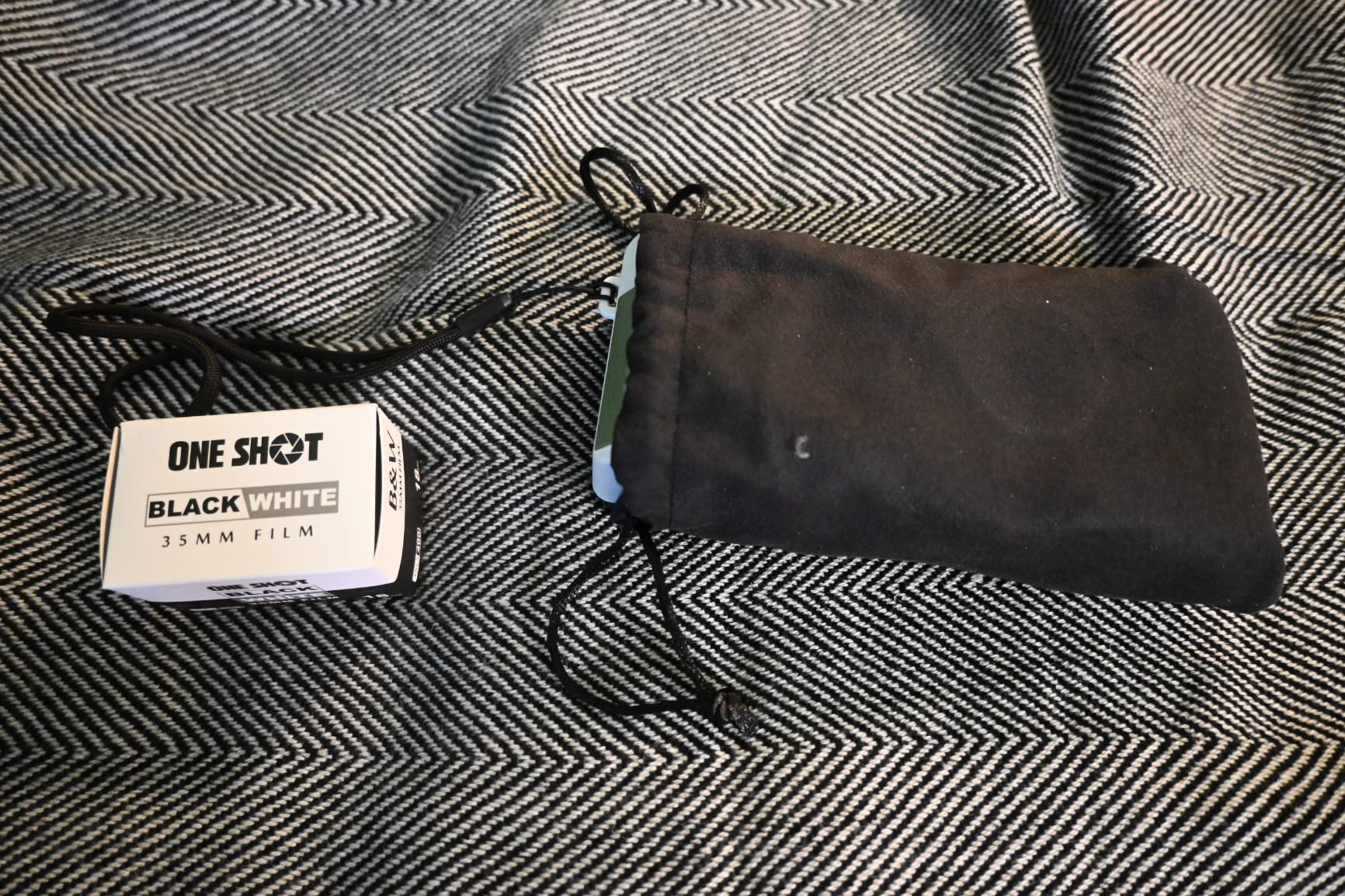 1 Shot Point and Shoot 35mm Film Camera, Reusable Retro Half Frame Camera, Built in Flash, Included One Roll ASA/ISO 400 Black & White Film 18 Exp (Mocha Color) customer photo 2