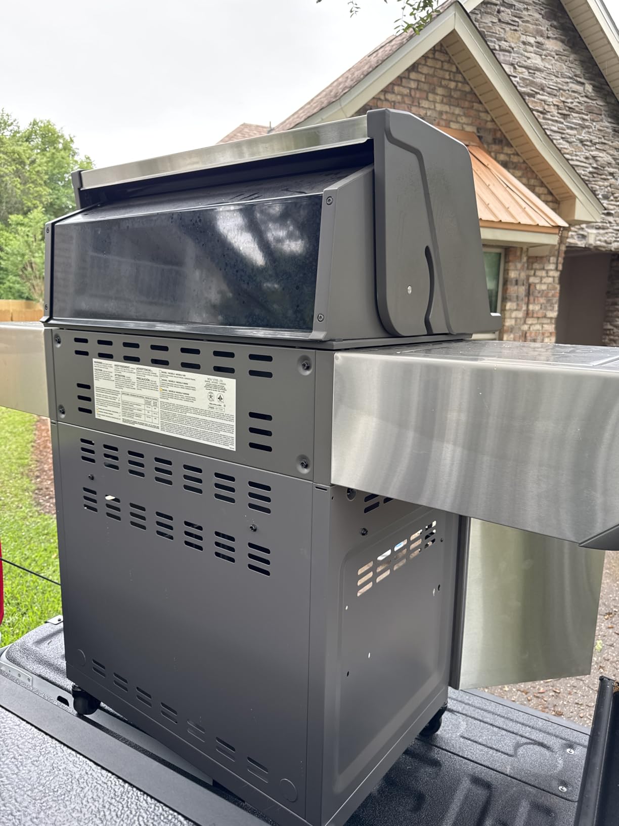 Napoleon Rogue PRO-S 525 4-Burner Propane Grill - Rear & Side Burner | Stainless Steel, 76,500 BTUs, 851in Area, SafetyGlow Knobs, Folding Shelf, Stainless Steel Grates, Infrared Burners customer photo 2