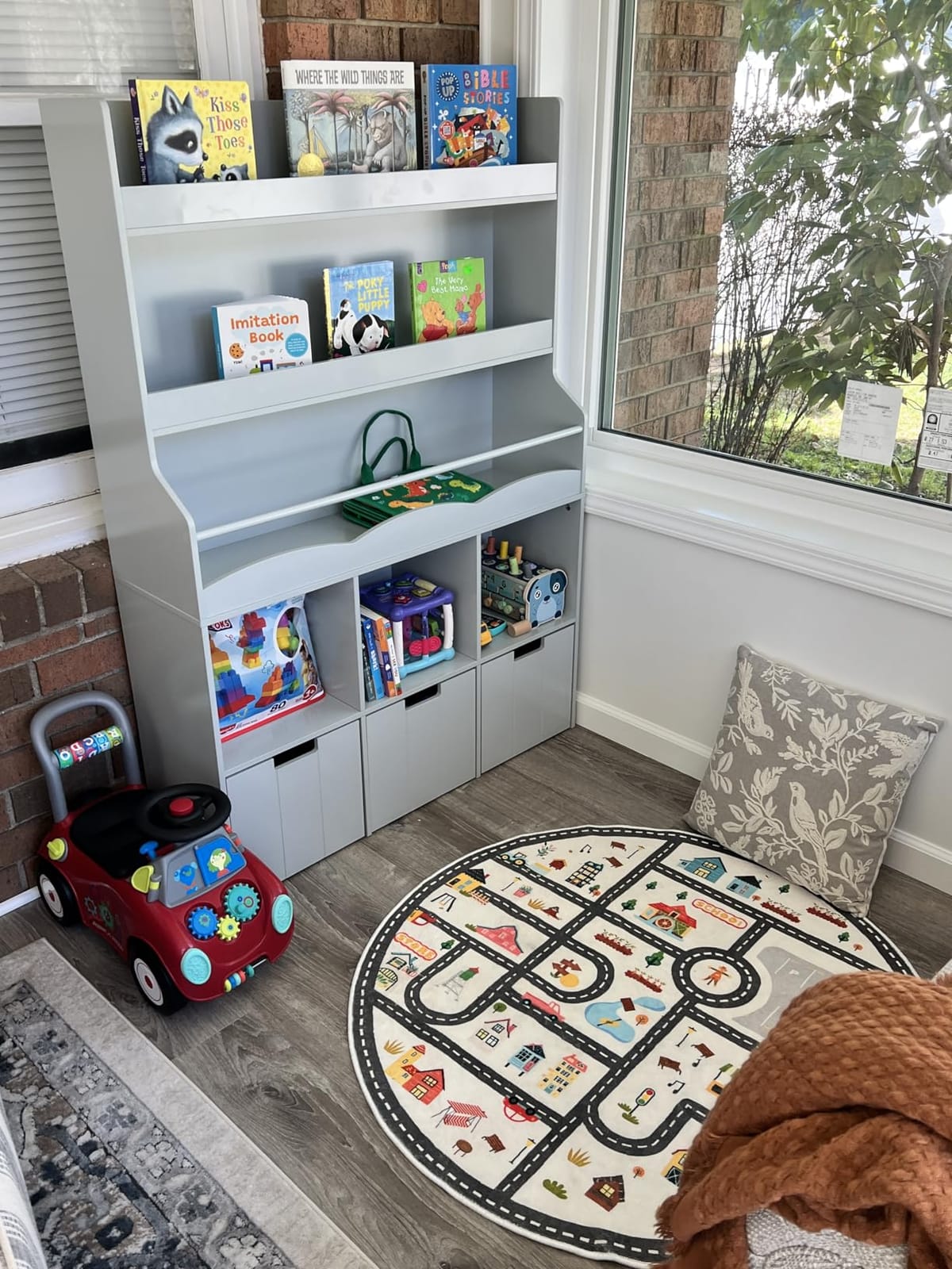 HITHOS Toy Storage Organizer w/Bookshelf & Stuffed Animal Organizer, White | Large Toy Organizer with 3 Movable Storage Bins, 39.2