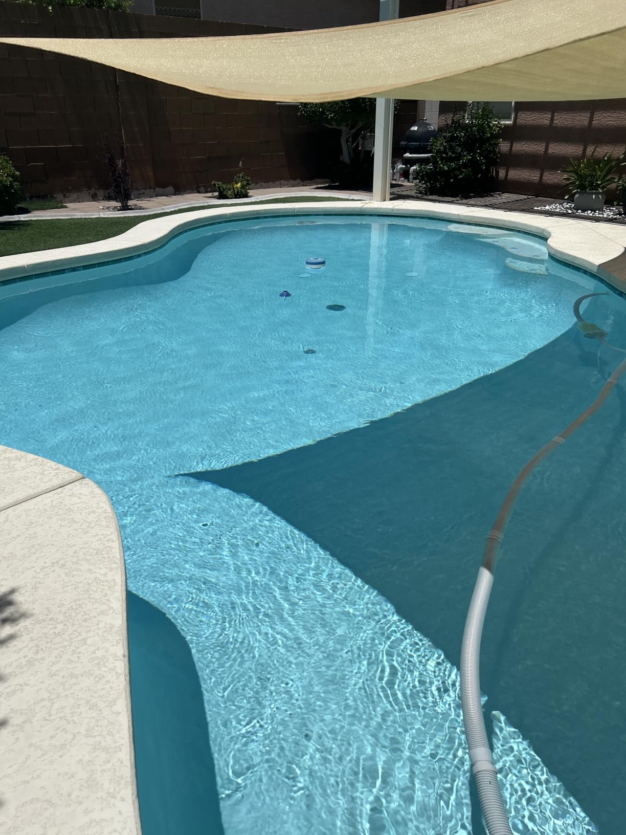 VINGLI 14x28ft Solar Pool Cover 12mil Rectangle Blue | Heats Retaining / Cuts 95% Evaporation / 12mil PE Resists Tears / Bubble Core Traps Heat / Easy to trim & install customer photo 2