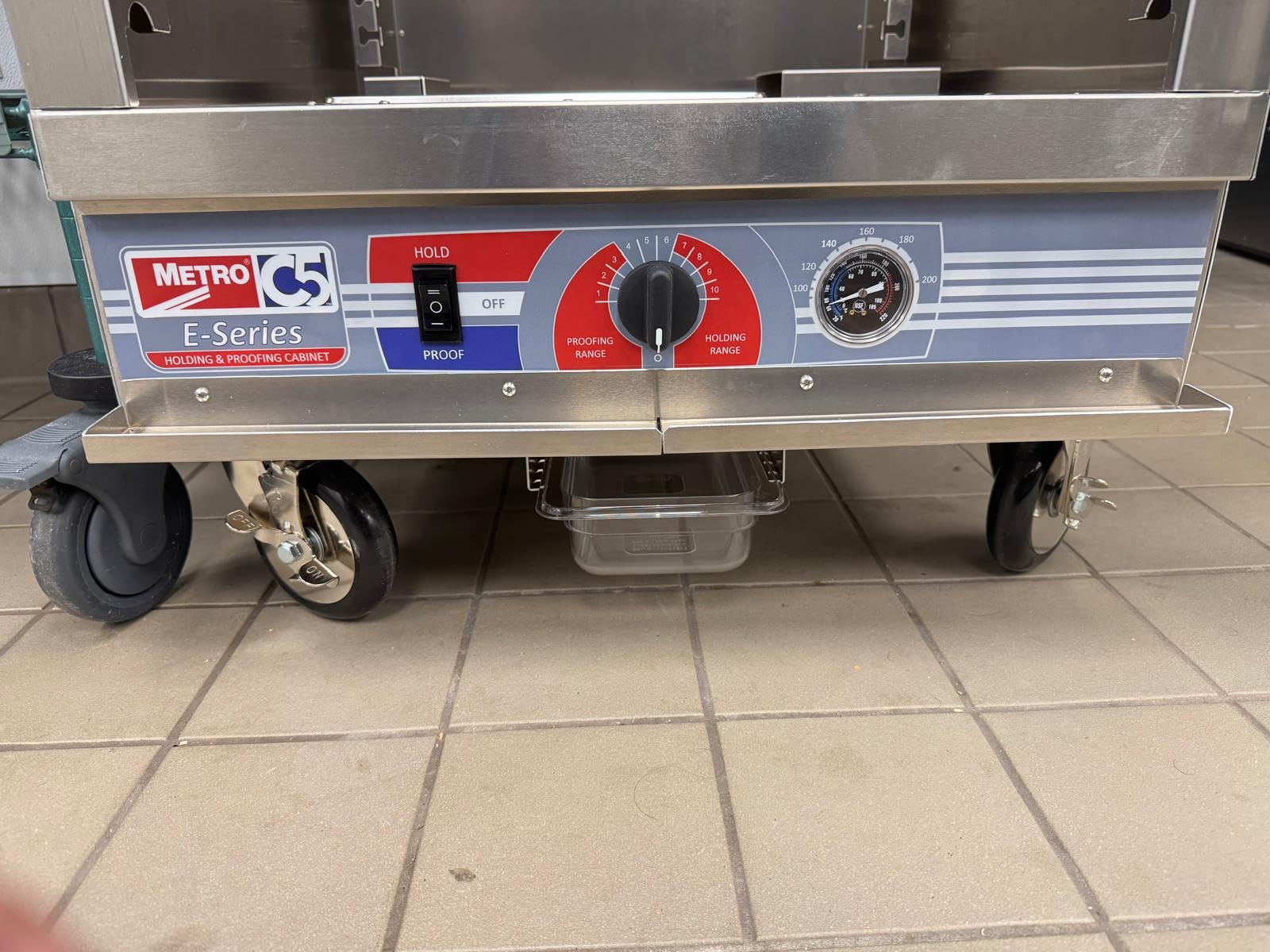 METRO C5E5-CFC-U C5 E-Series Hot Holding and Proofing Cabinet, Half Height Commercial Food Warmer, Full Length Clear Door, Universal Wire Slides, 2000W, 120V customer photo 1