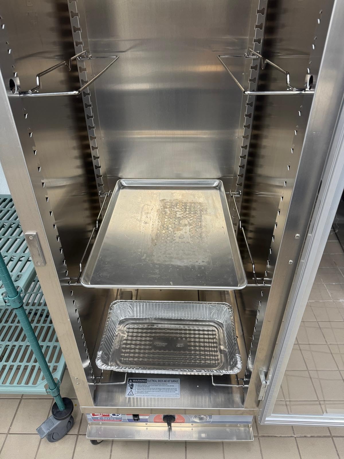 METRO C5E5-CFC-U C5 E-Series Hot Holding and Proofing Cabinet, Half Height Commercial Food Warmer, Full Length Clear Door, Universal Wire Slides, 2000W, 120V customer photo 2