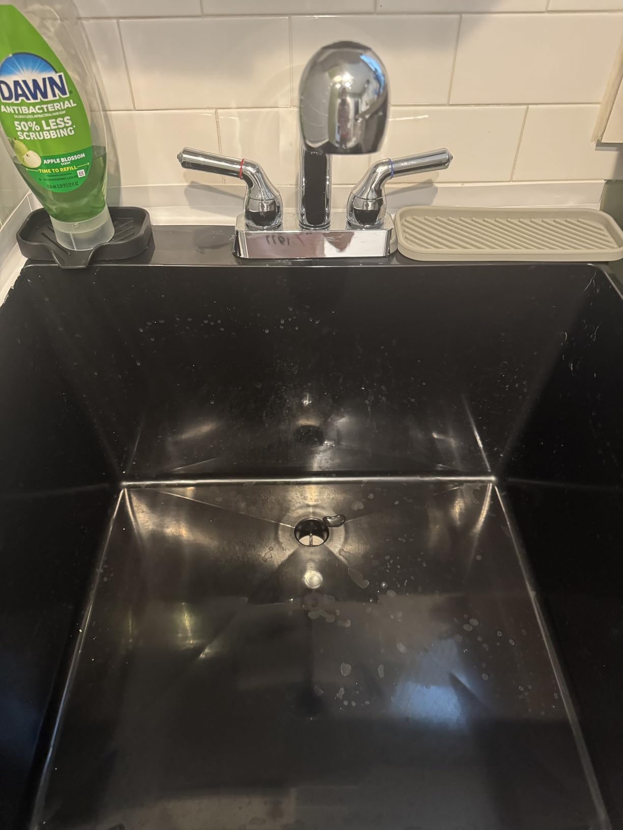 White Utility Sink Laundry Tub With Pull Out Chrome Faucet, Sprayer Spout, Heavy Duty Slop Sinks customer photo 2