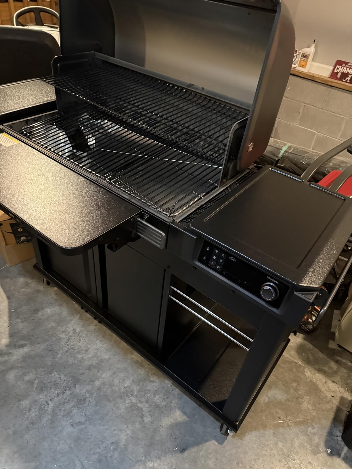 Traeger Woodridge Elite Electric Wood Pellet Grill and Smoker, 970 Sq. in., Side Sear Station, WiFIRE Technology, Super Smoke Mode, Outdoor Pellet Smoker Grill with Insulated Body, Black, TFC97XLH customer photo 2