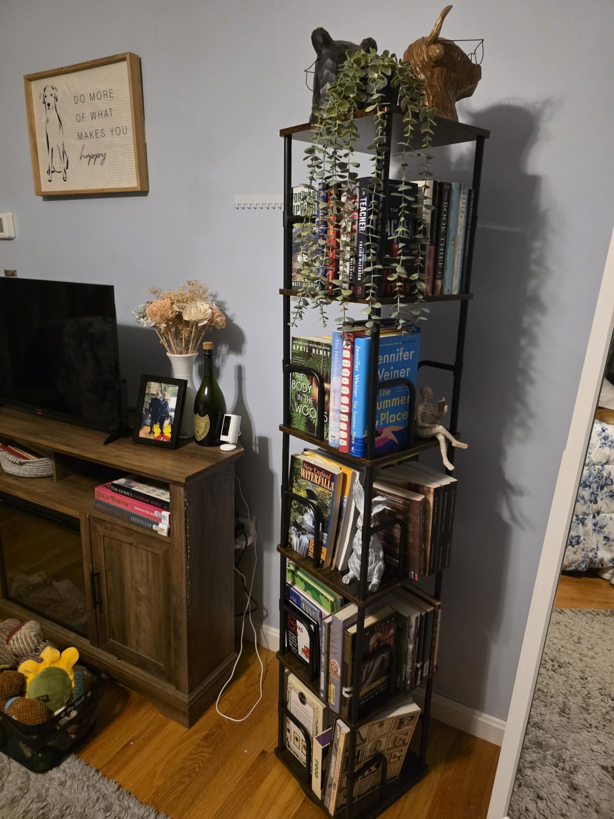 MAHANCRIS 5-Tier Rotating Bookshelf, Freestanding Corner Bookshelf, 360° Spinning Bookcase, Industrial Style Storage Rack with Rails, for Living Room, Bedroom, Study, Rustic Brown and Black BKHR1601 customer photo 2