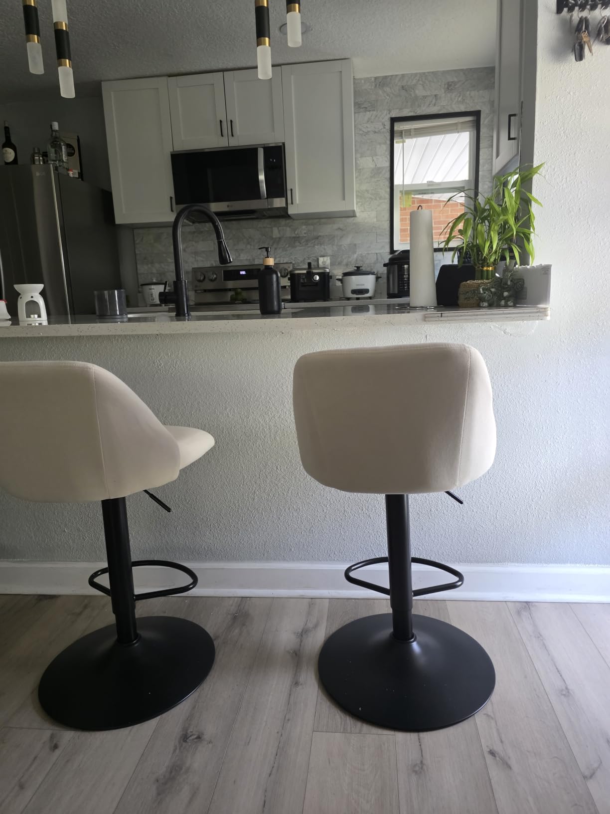 COLAMY Bar Stools Set of 2, Modern Swivel Bar Chairs, Adjustable Upholstered Barstools Counter Height with Full Backrest for Bar, Dining Room, Kitchen Island, Beige customer photo 1