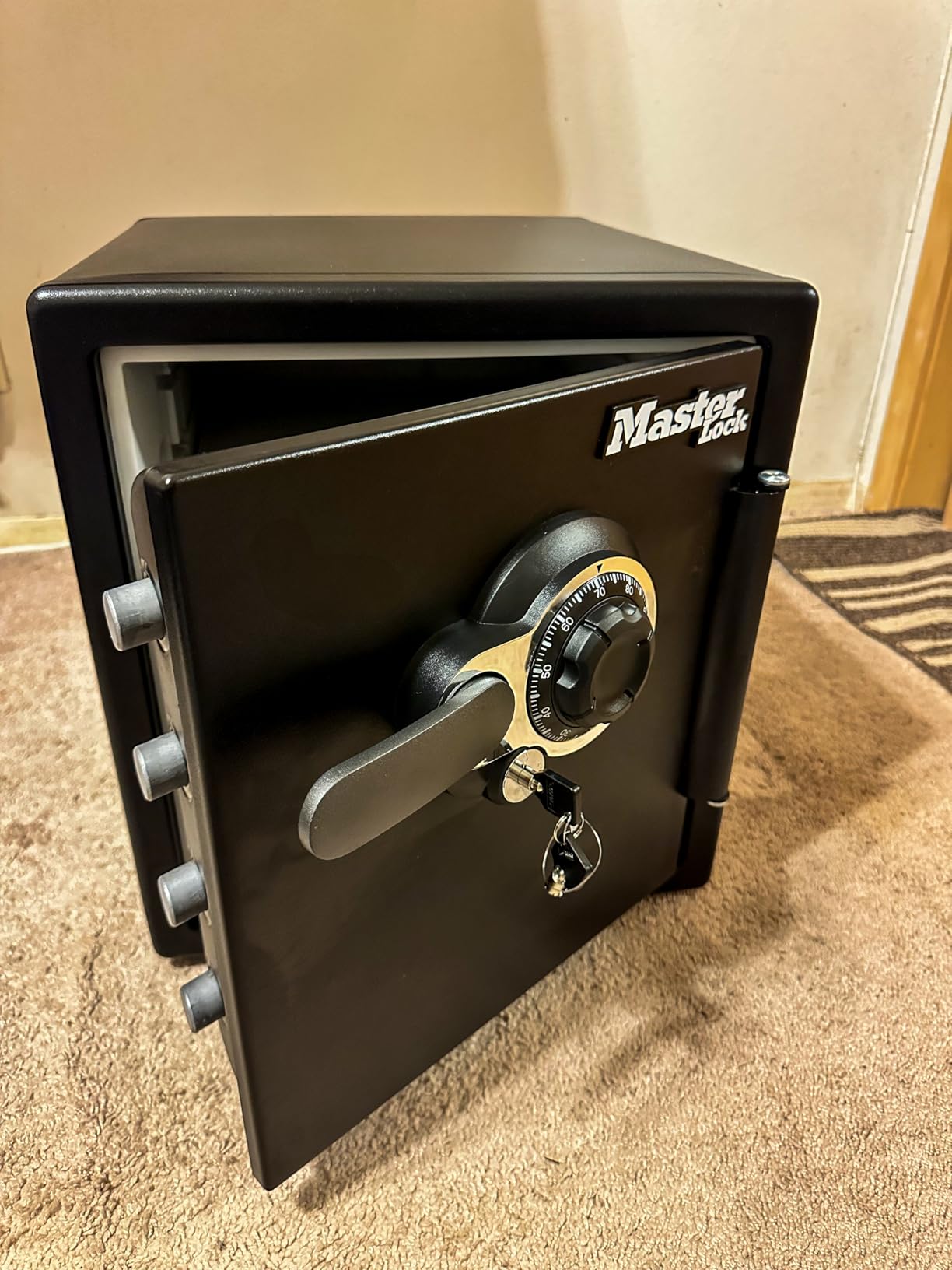 SentrySafe Black Premium Fireproof and Waterproof Safe with Digital Keypad, 0.82 cu-ft, STW082GTC customer photo 1