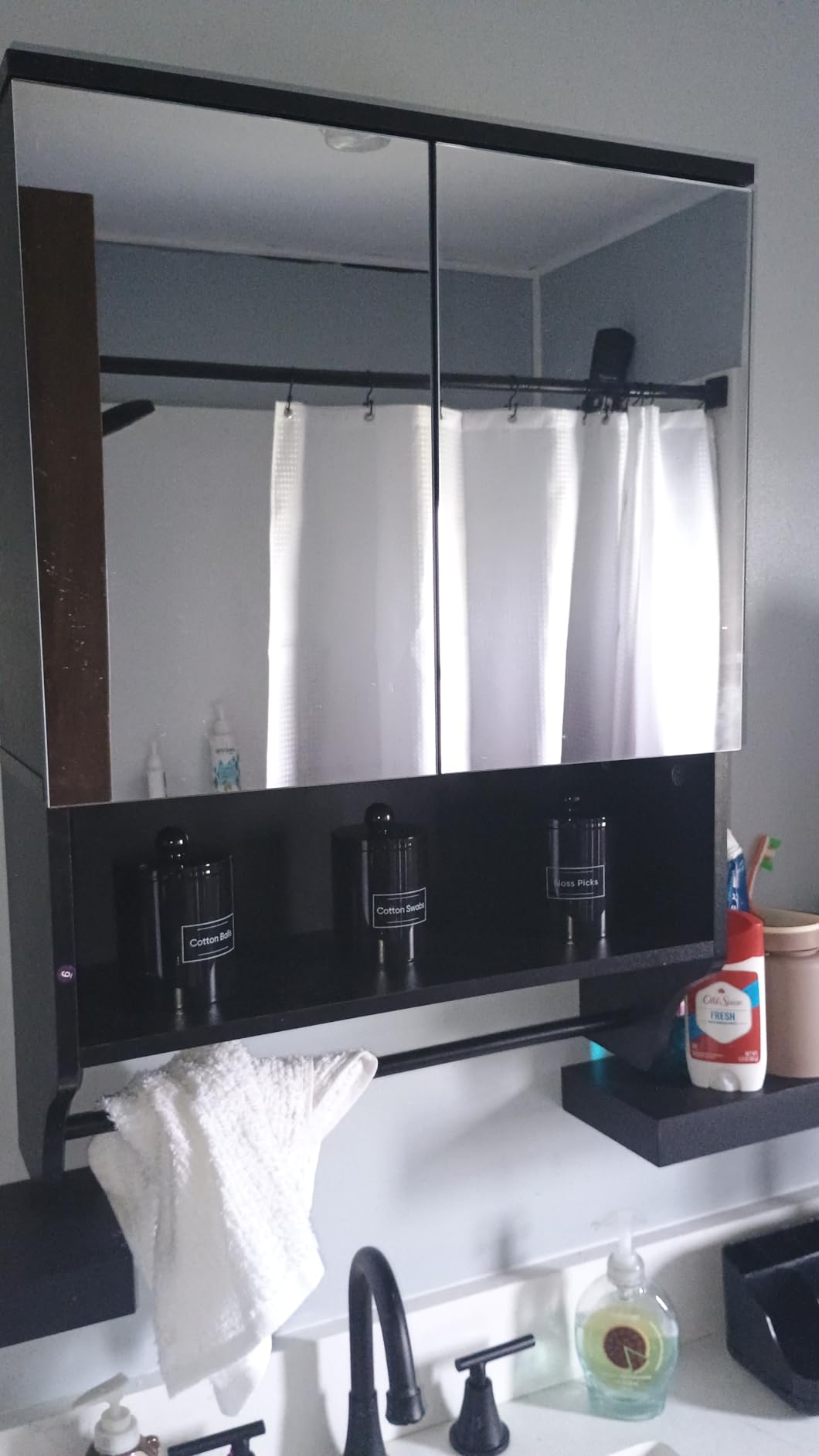MAHANCRIS Bathroom Wall Cabinet with Mirror, Medicine Cabinet with 2 Door and Adjustable Shelf, Wall Mounted Over The Toilet Storage Cabinet with Towel Bar for Bathroom Laundry Room Kitchen, White customer photo 2