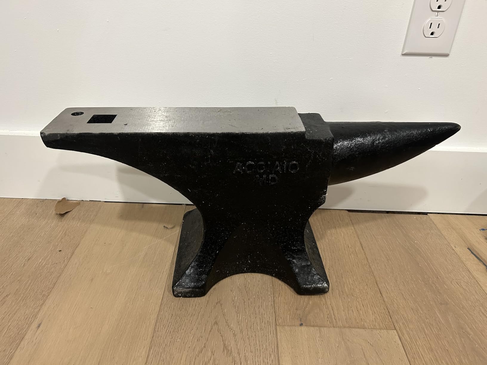 110LBs Cast Steel Anvil, Single Horn Anvil, High Hardness Round Horn Anvil Blacksmith with Large Countertop and Stable Base, Metalsmith Tool for Bending and Shaping, Black customer photo 1