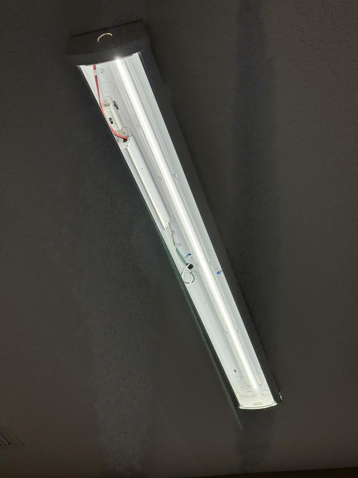 HYPERLITE 4FT LED Wraparound Light 6600LM, 60W/50W/40W, 4000K 48Inch Garage Ceiling Lights Surface Mount, AC120V ETL Listed Hardwired Led Light Fixture for Garage, Kitchen, Fluorescent Replacement,4P customer photo 1