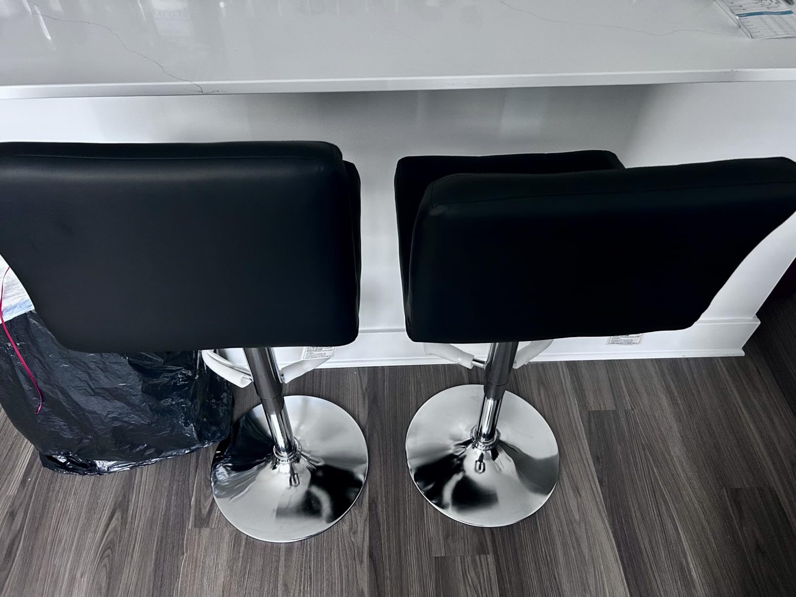 Yaheetech Single Bar Stool Adjustable Counter Height Barstool Black | 360 Degree Swivel Faux Leather Sillas Para Barra De Cocina with Back and Footrest for Kitchen Dining Room Island and Bar customer photo 1