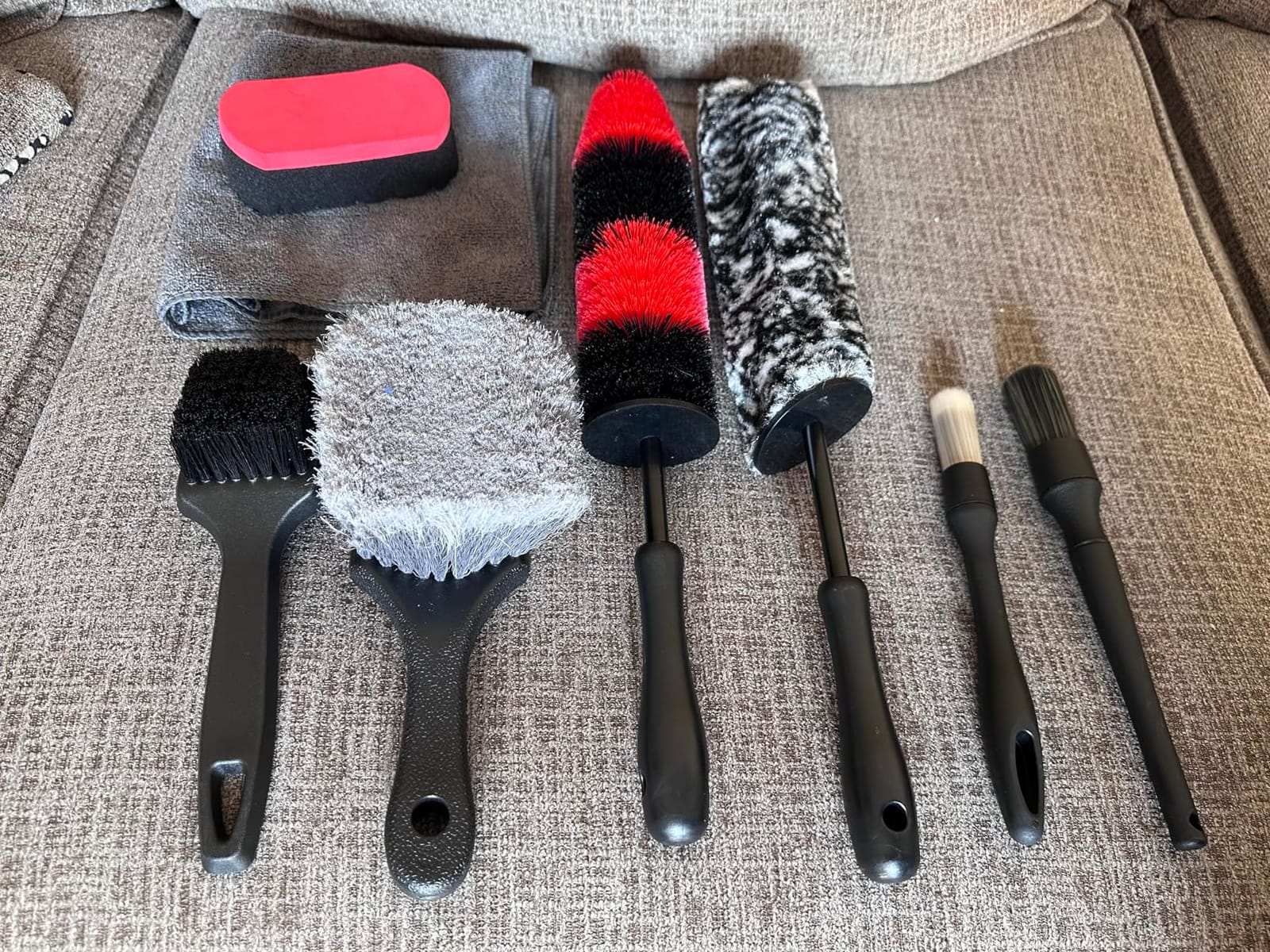 9Pcs Car Wheel Detailing Brush Kit - Scratch-Free Rim & Tire Cleaner Brushes with Tire Shine Pad, Microfiber Towel & Bag - Heavy-Duty Auto Detailing Tools for Cars, Trucks, RVs & Motorcycles customer photo 1