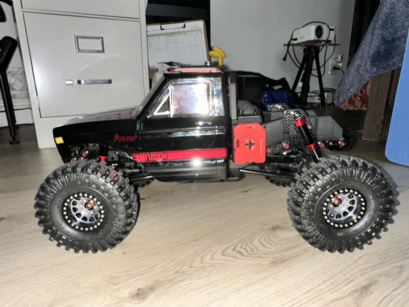 Redcat Ascent Fusion 1:10 Scale RC Rock Crawler, Brushless Motor, 4WD, Carbon Fiber Frame, Black customer photo 1