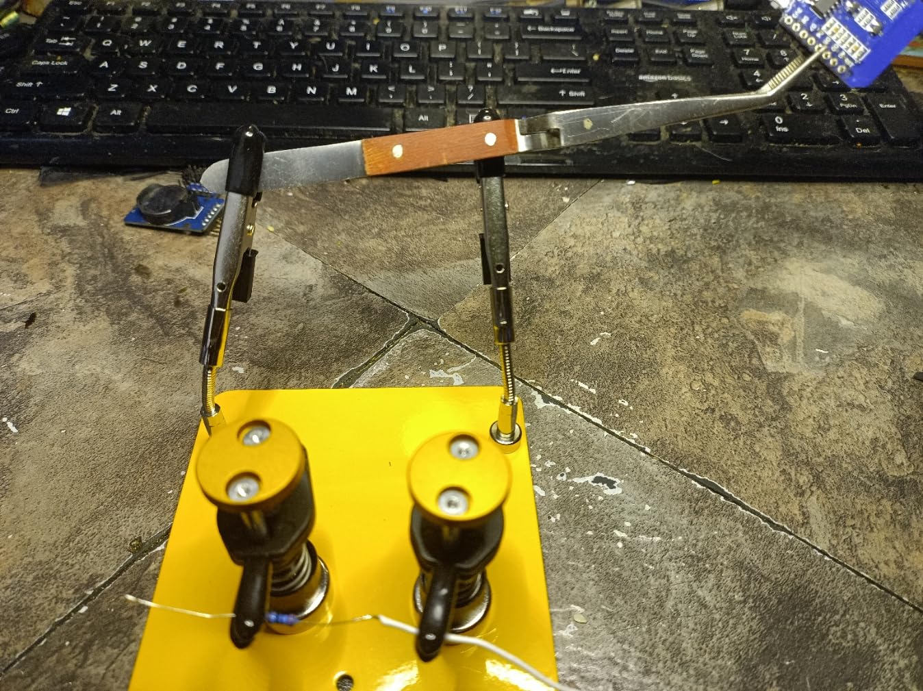 Helping Hands Clamp Metal, Adjustable Third Hand Soldering Holder Stand For Electronics, Hobby DIY, Craft, Jewelry, PCB Repair customer photo 1
