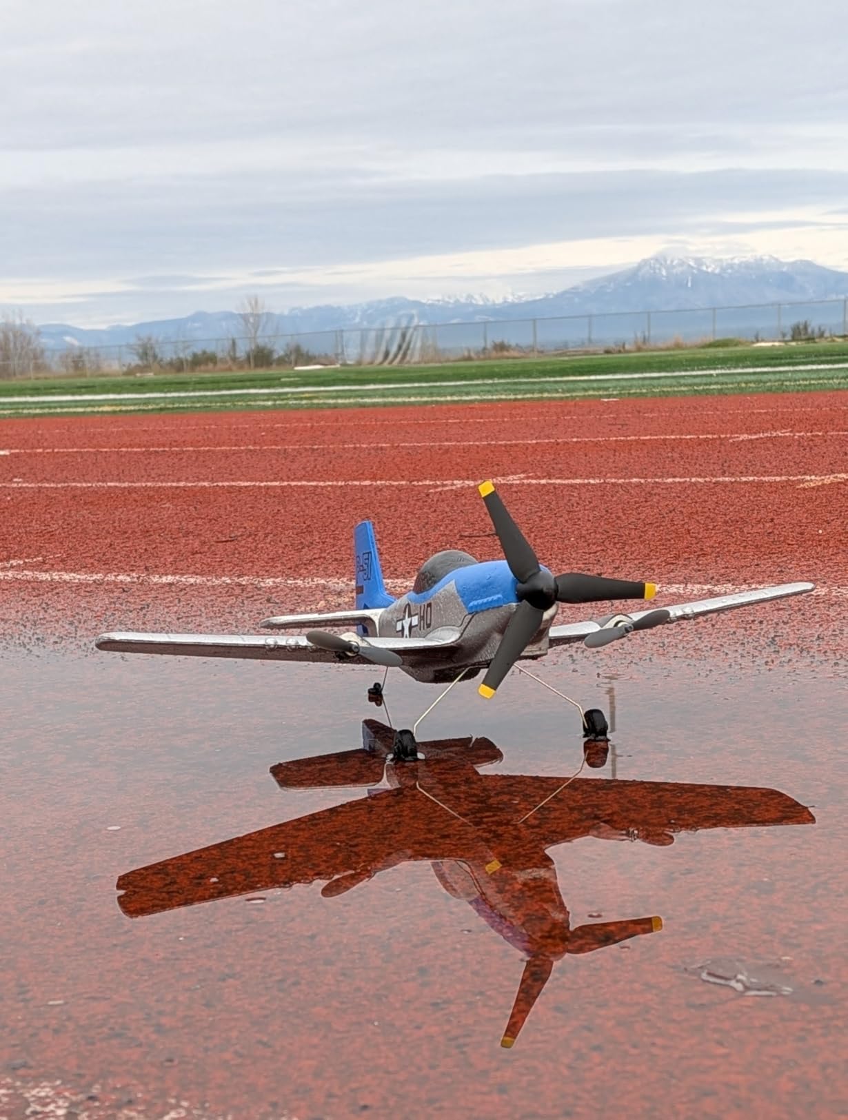 AIGIMU 3CH P-51 RC Airplane with 6-Axis Gyro for Beginners, Ready to Fly | Dual motors, 2 speed modes, hand-launch or glide takeoff, 40+ min runtime, 500 ft range, 2.4GHz control, durable EPP foam customer photo 2