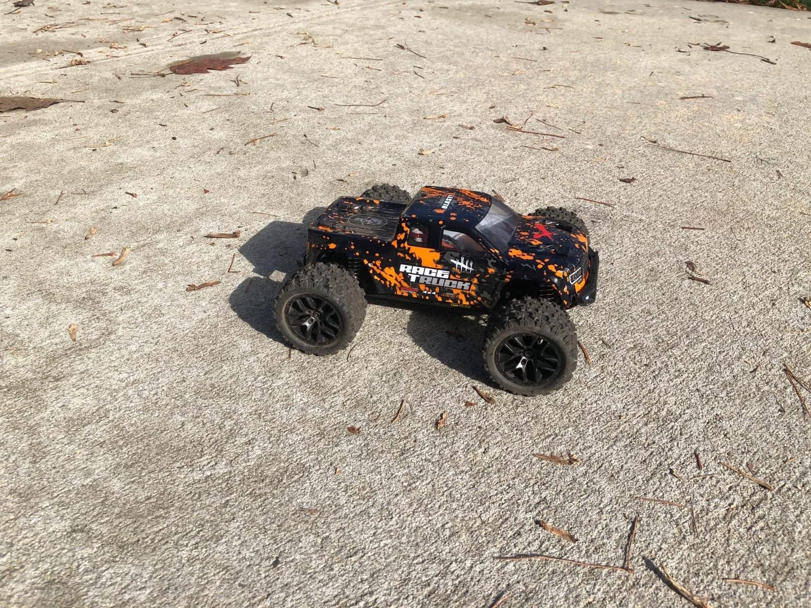 18859E, 1:18 RC Monster Truck, 2.4GHz Remote Control Fast RC Car | Oil-Filled Shocks RC Truck 36km/h 4WD Off-Road Water-Resistant Electronics with Dual Li-Po Batteries Ideal for boys and Adult customer photo 1