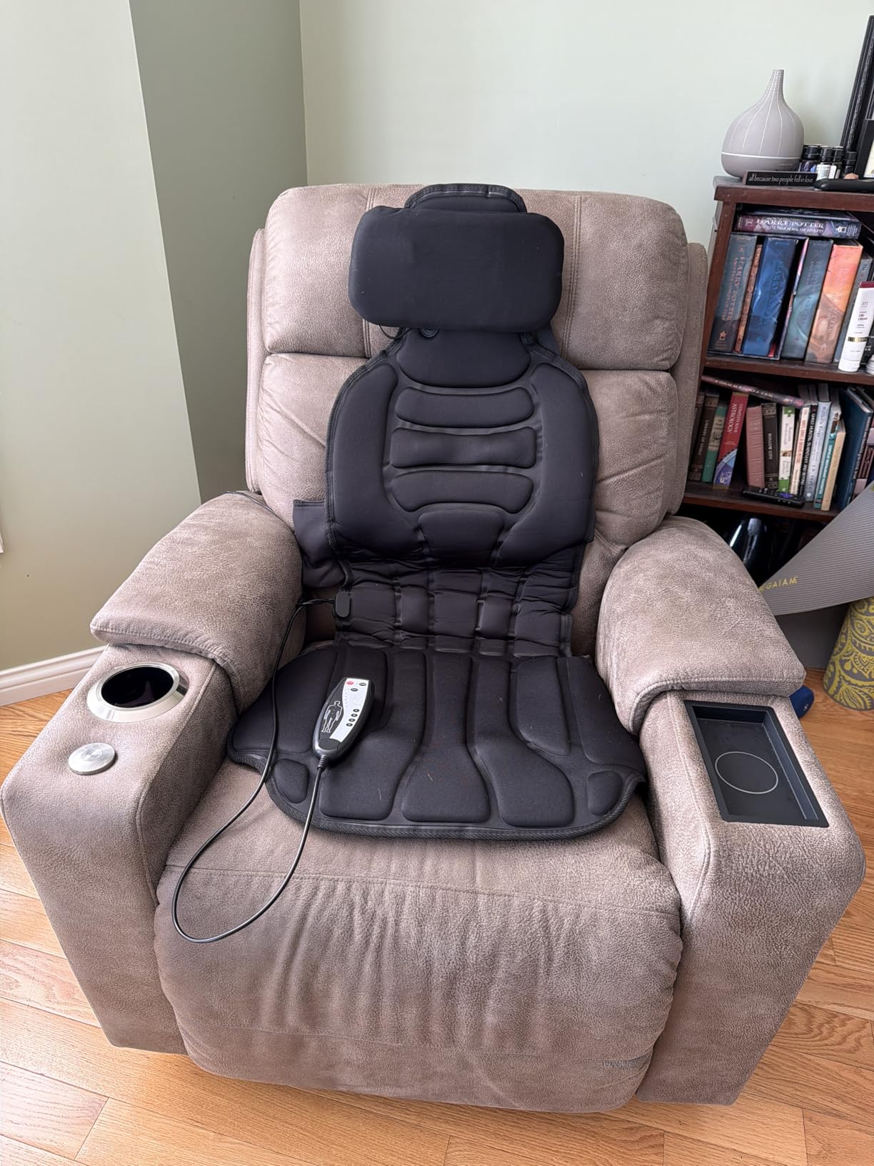 Massage Seat Cushion with Heat and Cooling Fan, Vibration Back Massager for Chair with 6 Motors, Chair Massager Pad for Office Chair, Sofa and Recliner, Jet-Black customer photo 2