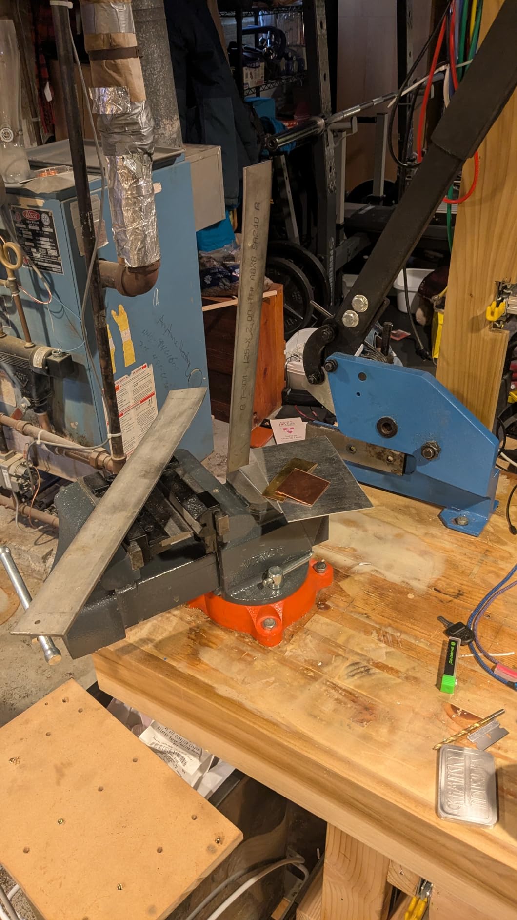 VEVOR Sheet Metal Shear, 6 in Manual Hand Plate Shear, Heavy Duty Mounting Type Sheet Cutter with Solid Steel Frame, High Precision, Extended Handle for Cutting Steel, Copper, Rebar, and Aluminum customer photo 1