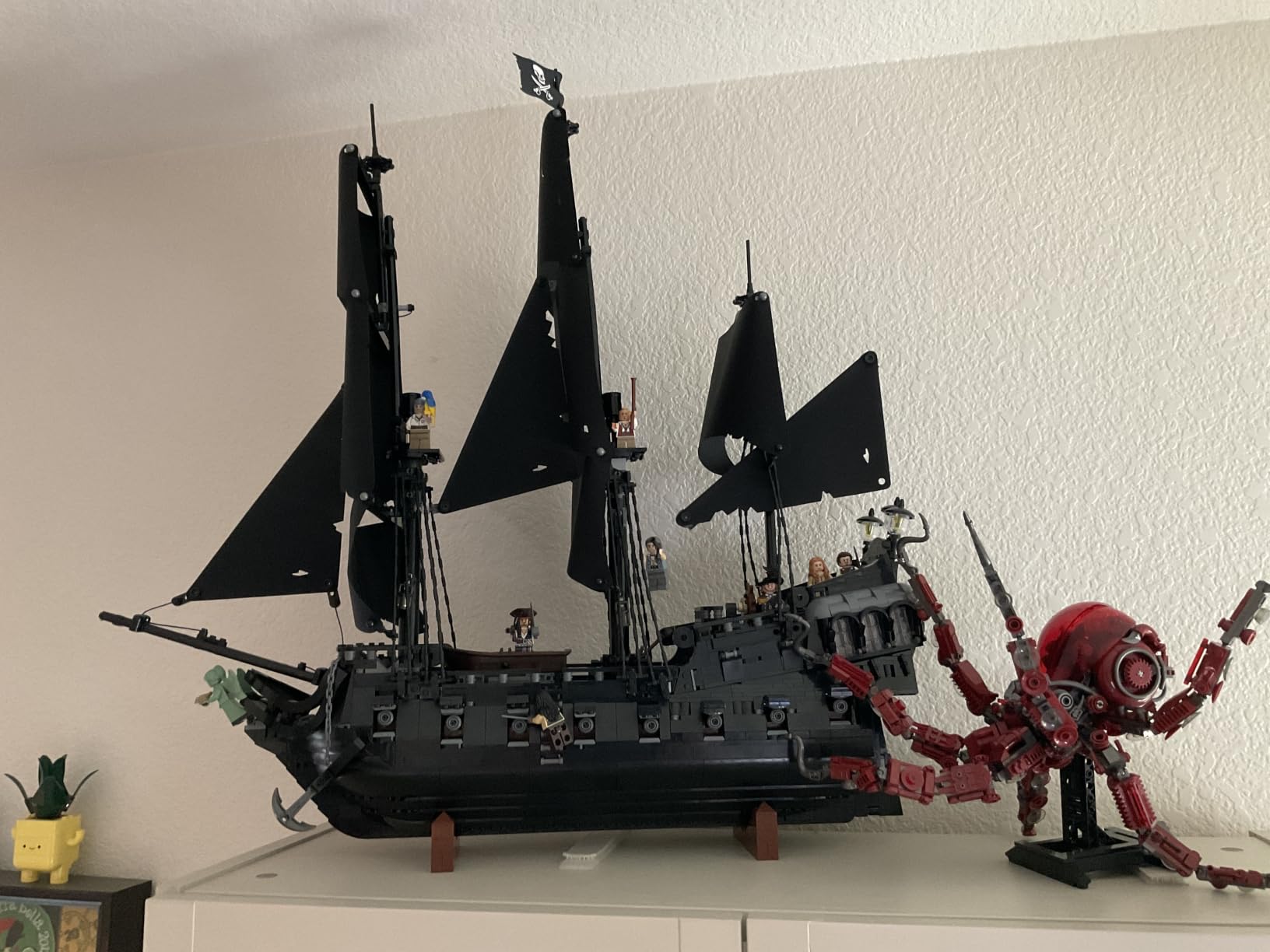 LEGO Icons Captain Jack Sparrow's Pirate Ship Building Set for Adults, Ages 18+ - Room Decor for Office, Bedroom or Shelf - Collectible Black Pearl Ship for Pirates of The Caribbean Fans - 10365 customer photo 2