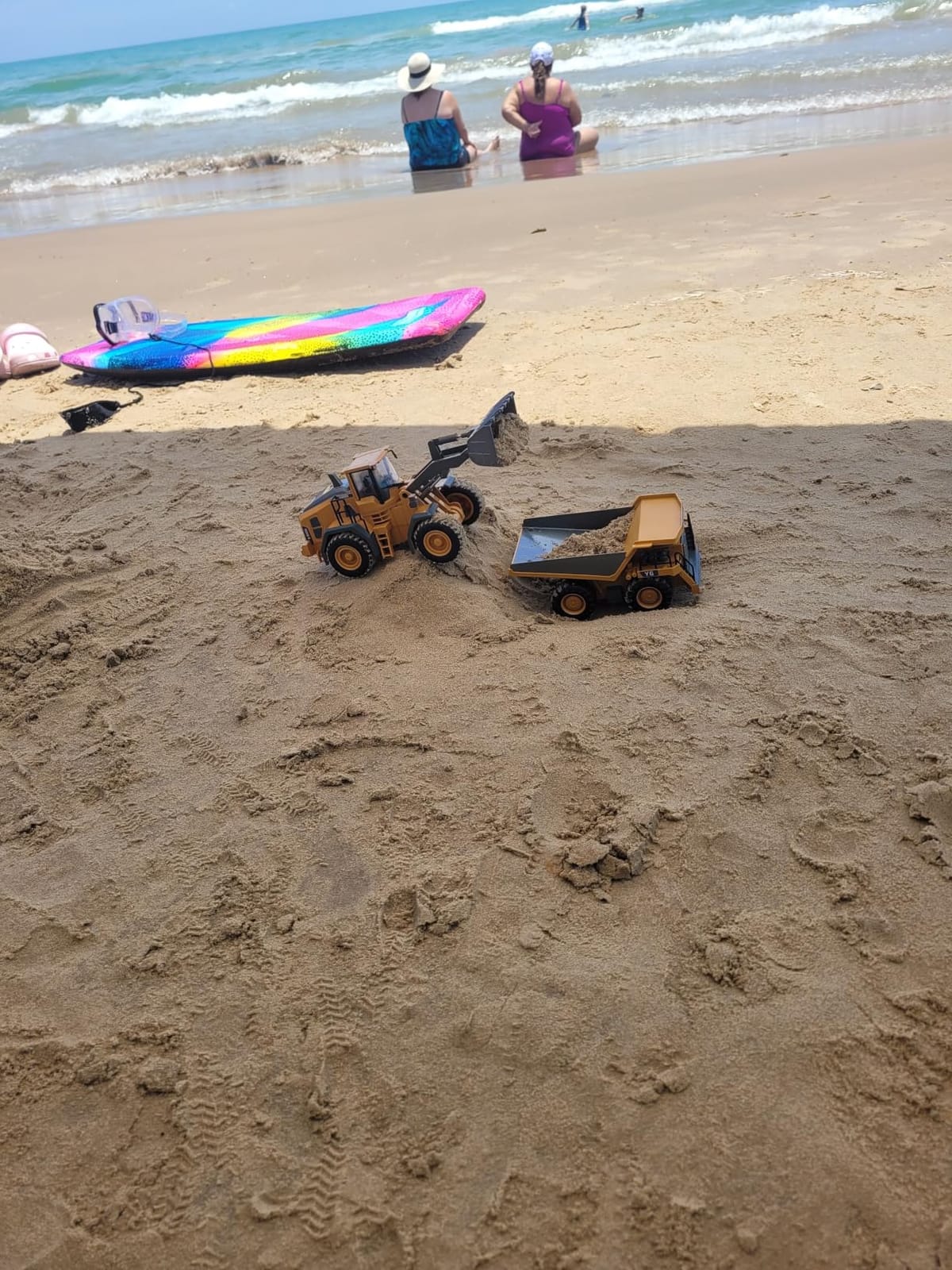 Remote Control Excavator (11-Channel), Dump Truck, Bulldozer, Loader (9-Channel), 2.4GHz Remote Control Construction Vehicles, Metal Construction, with Cool Lights and Sound Effects, 4-Pcs customer photo 2
