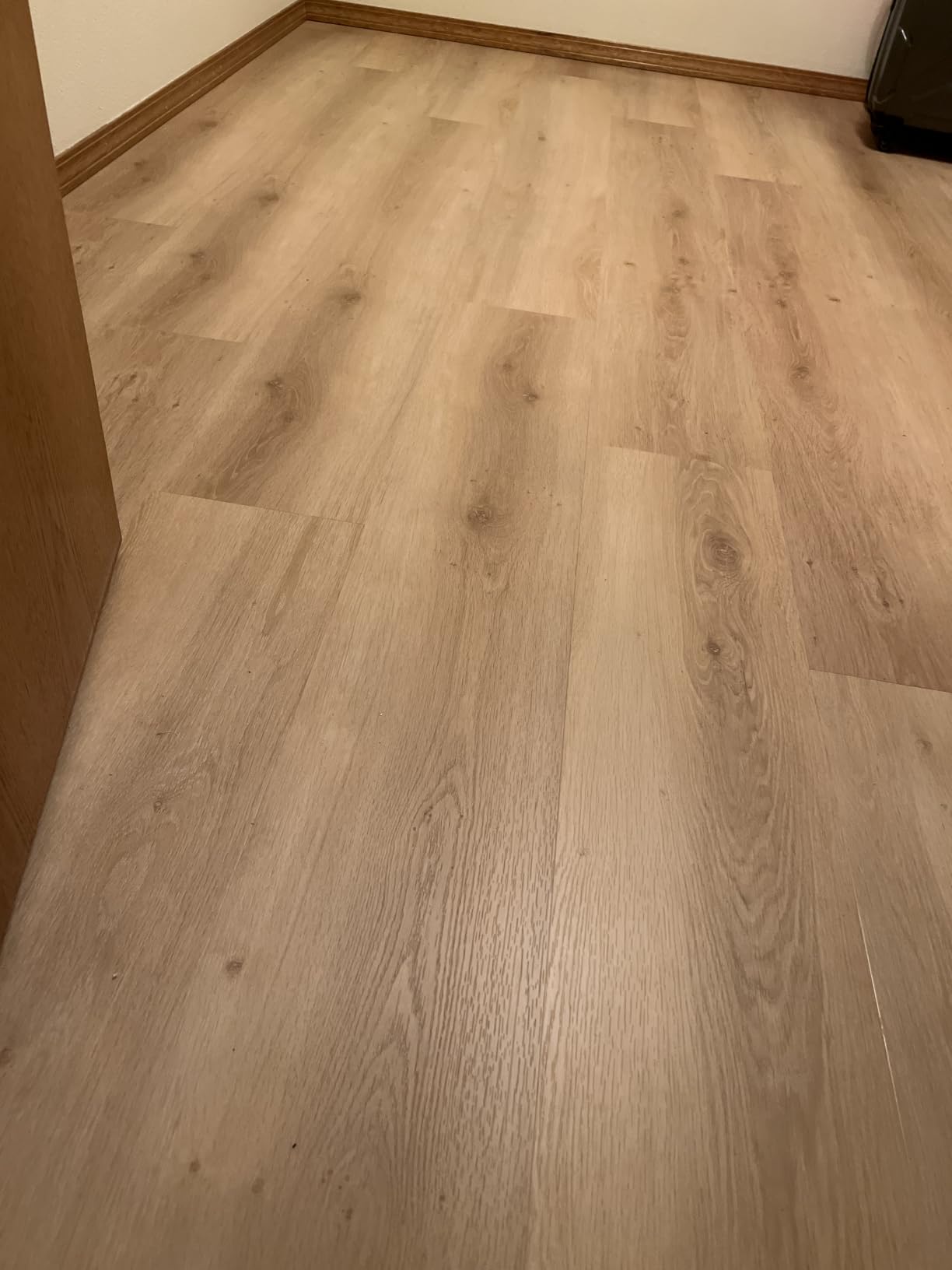 Allure Wide Plank Luxury Vinyl Flooring, Honey Butter Oak 9