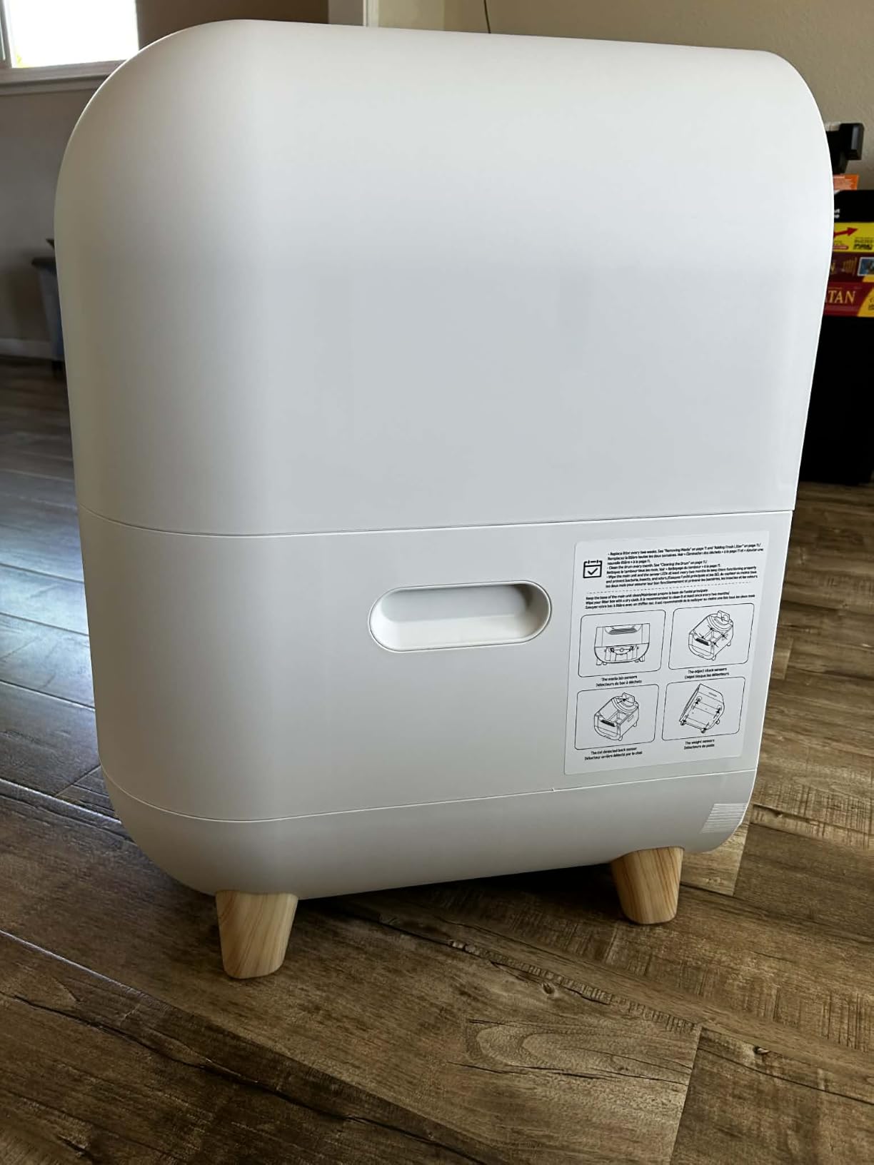 Amazon Basics Automatic Self-Cleaning Cat Litter Box with Safety Sensors, S-Shaped Screen, Odor Control, Removable Washable Liner, 15.8-Gallon, for Cats 3.3-22lb customer photo 2