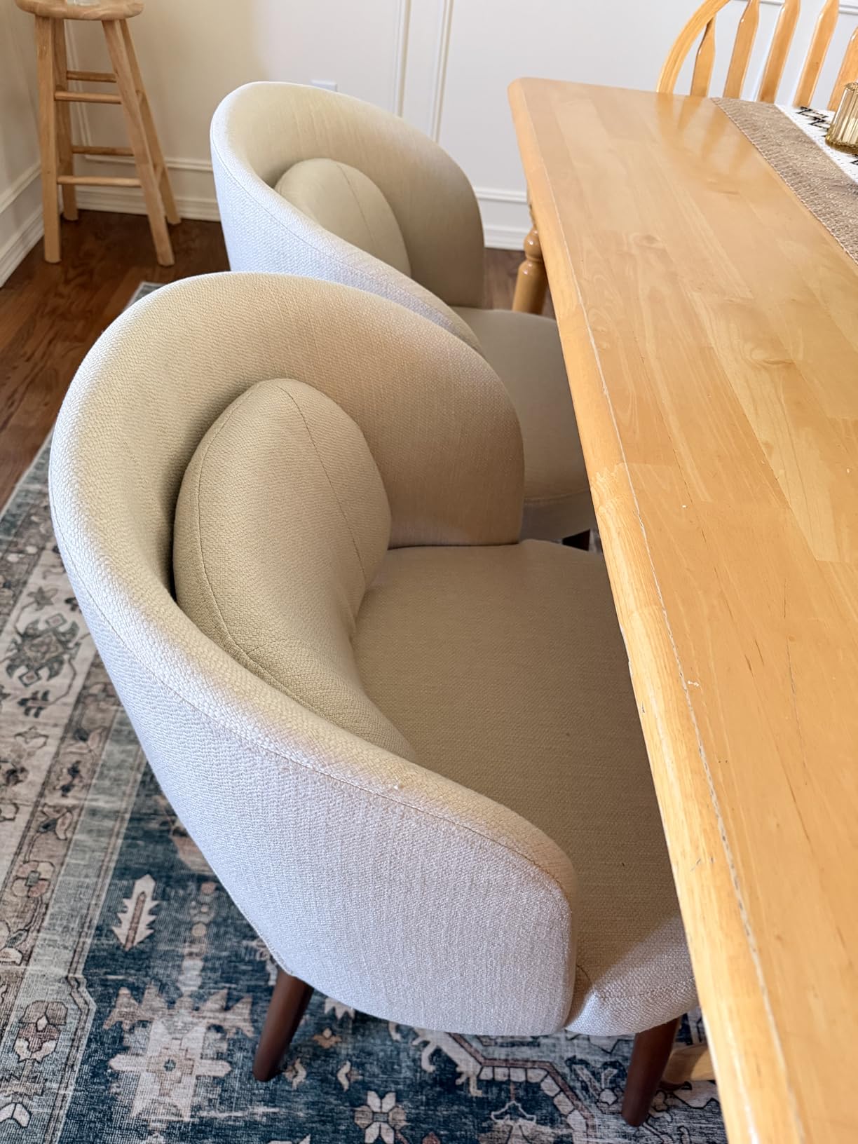 LUE BONA Dining Chairs Set of 4, Modern Upholstered Kitchen Chairs with Solid Wood Legs, Curved Backrest & Lumbar Support for Home Dining Room, Restaurant, Linen Color customer photo 2