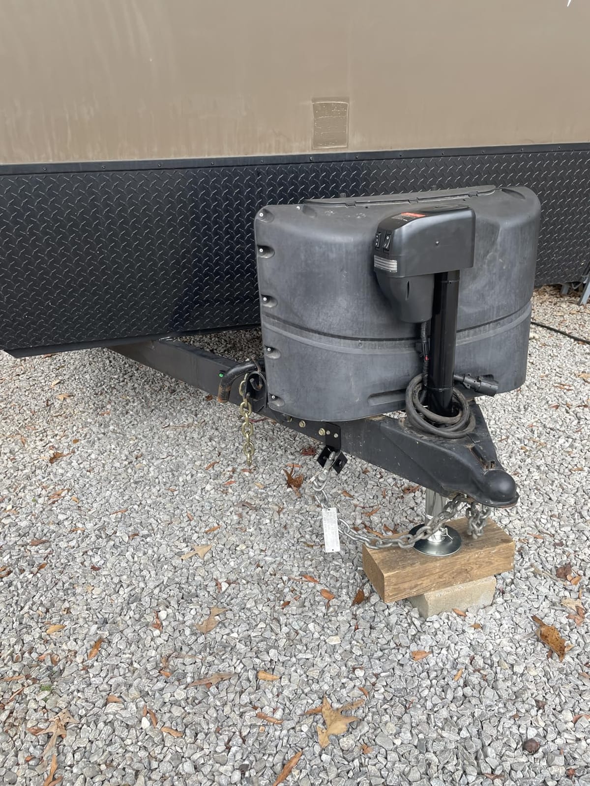 VEVOR Electric Trailer Jack, 7500 lbs Capacity, Electric Power Tongue Jack with Waterproof Protective Cover & LED Light for Travel Trailer, Camper, RV, 9.84-33.85 in Lift, 12V DC with Wiring, Black customer photo 1