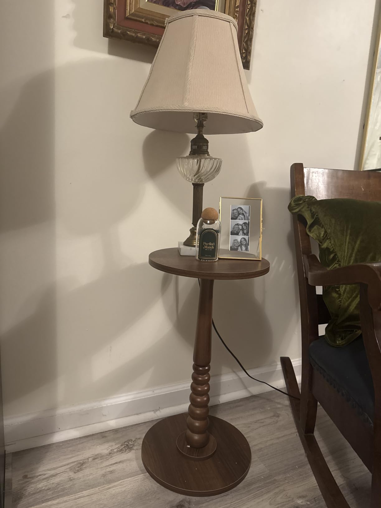 VASAGLE Round Side Table, Small Drink End Table, Solid Wood Leg | Accent Nightstand, Mid-Century Modern, for Living Room Bedroom, Chestnut Walnut, MARIEL Collection, ULET293KX01S customer photo 1