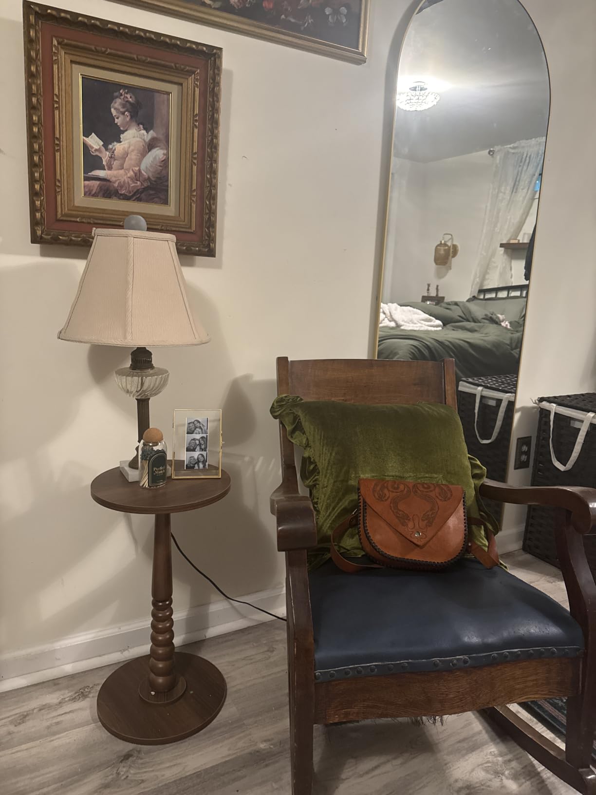 VASAGLE Round Side Table, Small Drink End Table, Solid Wood Leg | Accent Nightstand, Mid-Century Modern, for Living Room Bedroom, Chestnut Walnut, MARIEL Collection, ULET293KX01S customer photo 2
