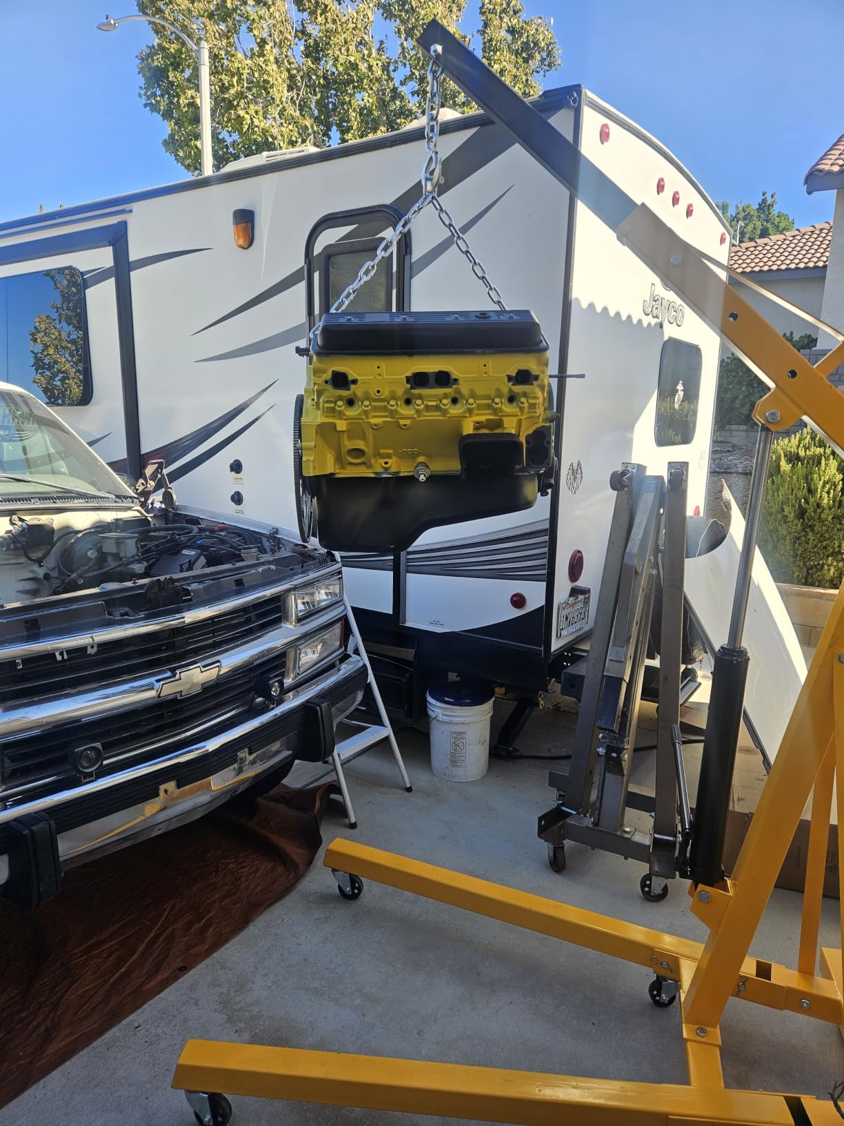 4400 Lbs Folding Hydraulic Engine Hoist with Leveler, 2 Ton Portable Cherry Picker with 6 Wheels & Telescopic Boom, Foldable Engine Shop Crane Lift for Home Garage, Workshop, Warehouse, Yellow customer photo 2