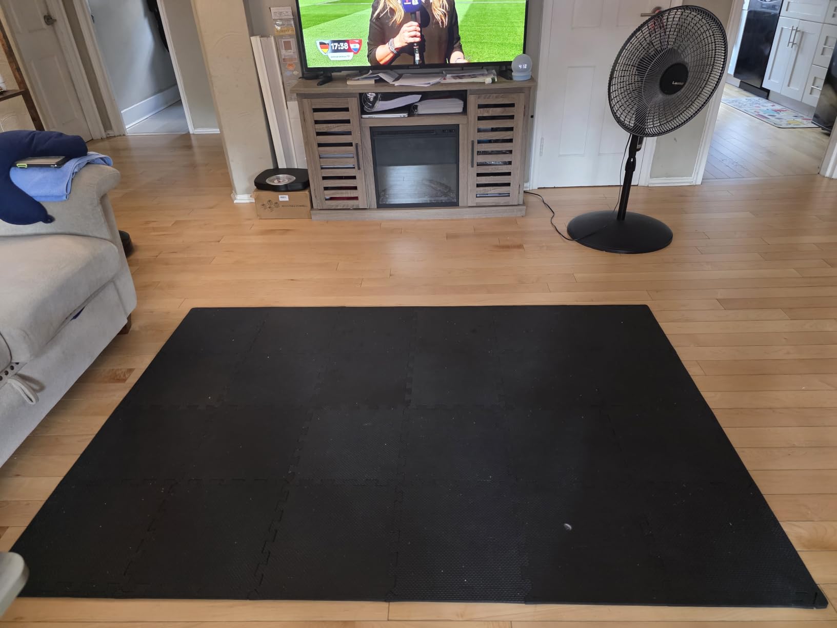 SUPERJARE Gym Floor Mats, EVA Foam Puzzle Exercise Mats, Foam Floor Tiles, Cushioned Interlocking Workout Mat, Gym Flooring for Home Gym, Playroom, Garage, 12.6