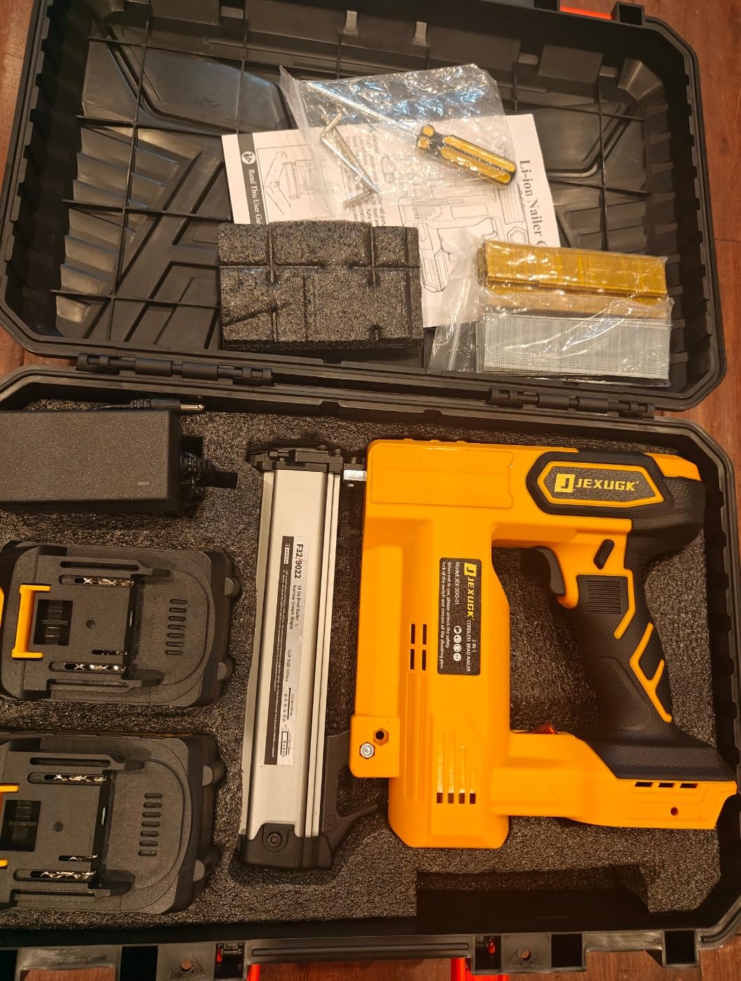 JEXUGK Cordless Brad Nailer, 18 GA Nail Gun Battery Powered with 2 x 4.0Ah Battery, 2 in 1 Electric Nail Gun with 1000 Brad Nails and 1000 Staples, Finish Nailer for Woodworking & Home Improvement customer photo 1