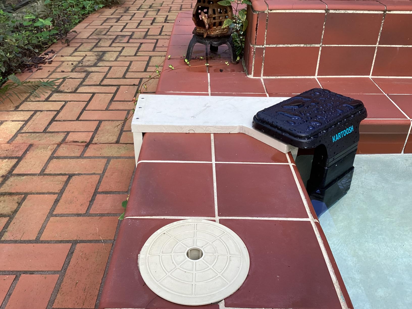 KARTOOSH Solar Pool Lights for Inground Pool Wireless Underwater LED Light | Extendable, 10000mAh battery capacity, 5W LED, 29 RGB Colors 4 Modes, Rechargeable, Light Sensing Timer, Remote, Waterproof customer photo 1