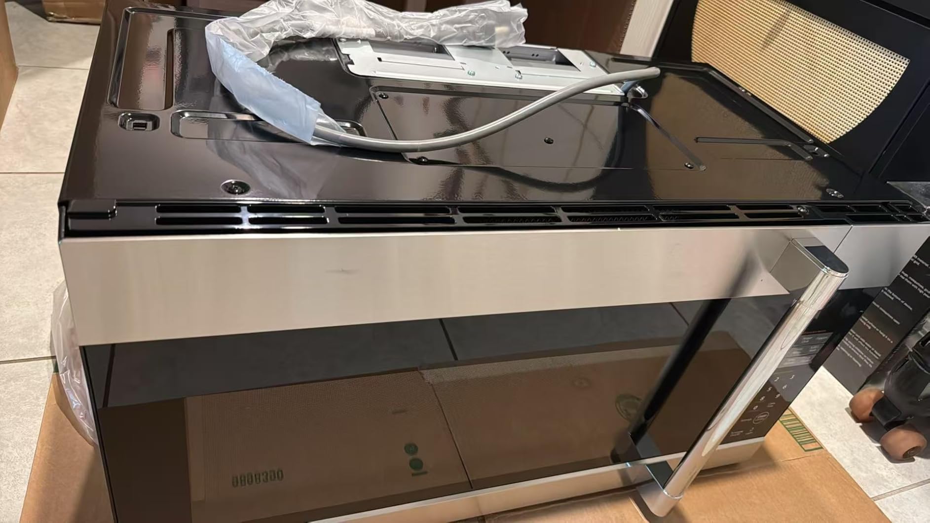 TOSHIBA 1.9 Cu.Ft. Over the Range Microwave Oven with Easy Installation, Soft Close Door, ChefDefrost, Sensor, 400 CFM Ventilation, 1000W, Stainless Steel, OA-EM19PH(SS) customer photo 2