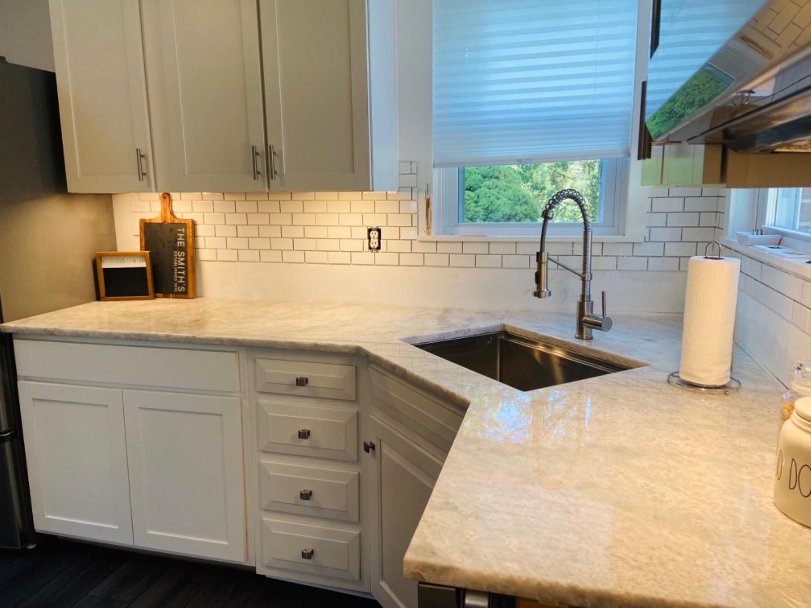 Sarlai 33 Inch White Farmhouse Sink Granite Apron Front Workstation Sink | 33 x 20 Inch Farm Kitchen Sink White Granite Composite Undermount Single Bowl Kitchen Farmer Sinks Round Corner Basin customer photo 1