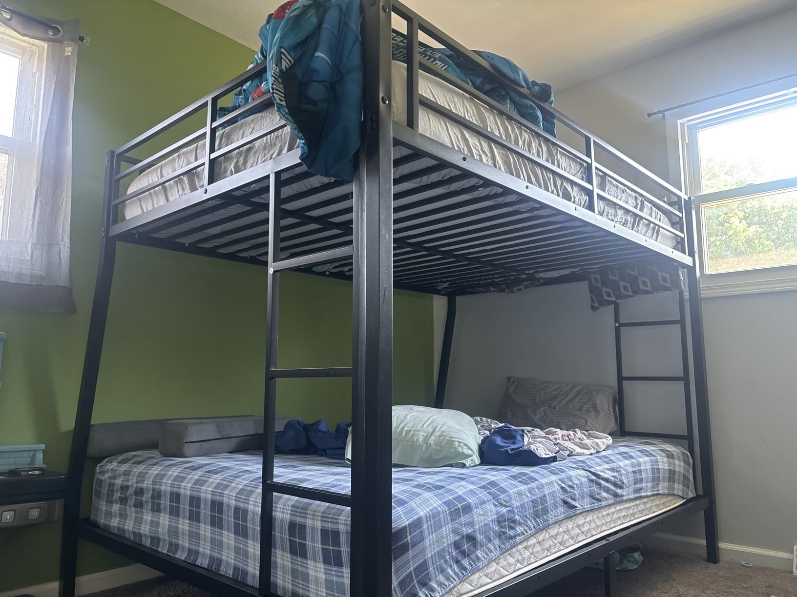 Bellemave Adults Bunk Bed Twin XL Over Queen Bunk Beds Frame with Safety Guardrail and Build in Ladder, Easy Assemble Bunkbeds, Mattress Not Included, Black customer photo 1