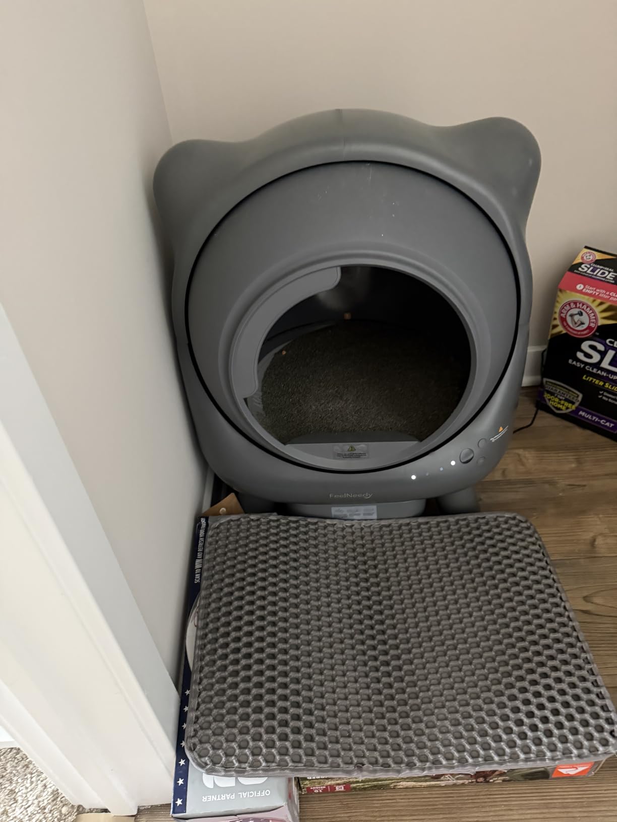 Automatic Litter Box, FEELNEEDY Self Cleaning Litter Box, Odor Control Robot, Cat Ears Design, 65L APP Real-Time Monitor, Cat Litter-Boxs for Multiple Cats, Safety Sensors, with 1 Trash Bag customer photo 1