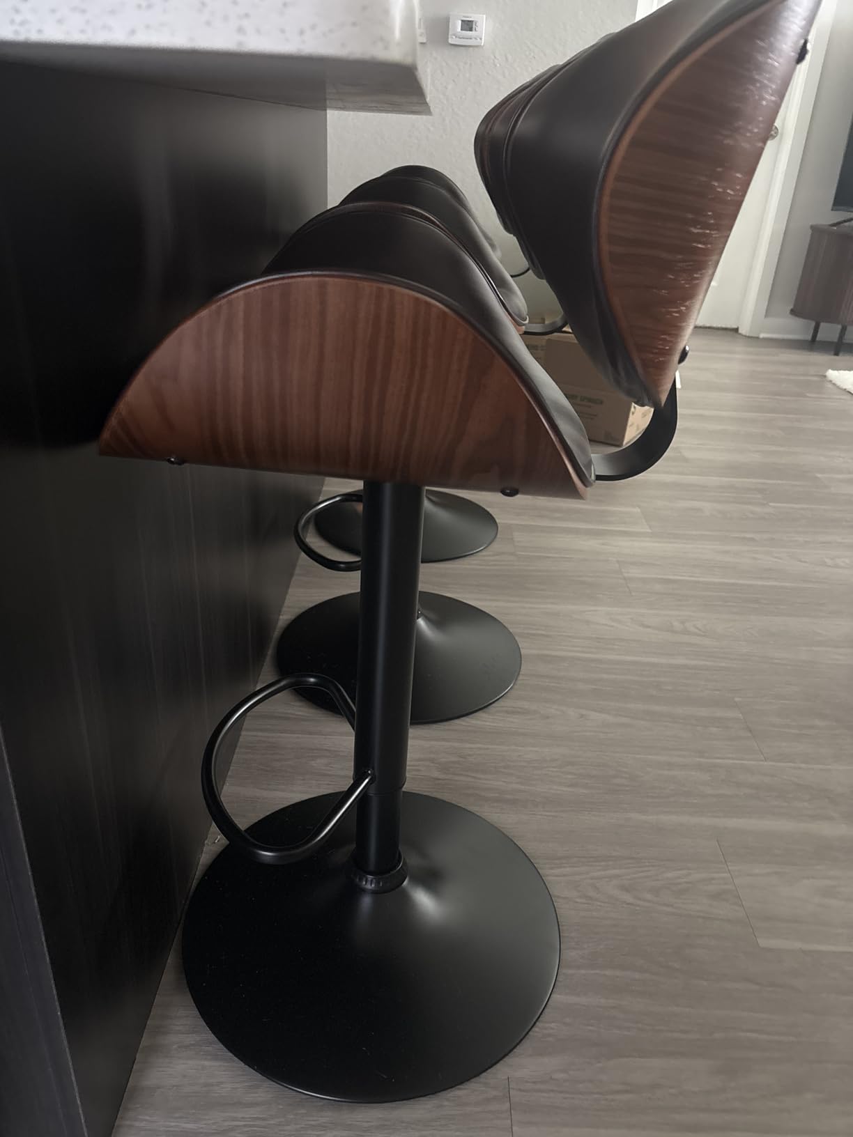 YaFiti Adjustable Bentwood Swivel Bar Stools Set of 2, Light Tan, Comfortable Faux Leather Seating With Ergonomic Support And a Sturdy Footrest For Modern Kitchen Islands And Home Bars customer photo 1