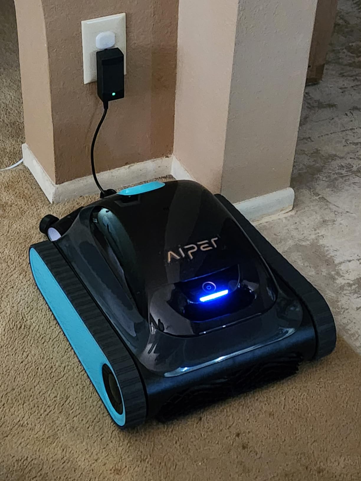 (2026 Upgrade) Aiper Scuba S1 Robotic Pool Cleaner, 270 Min Runtime, Floor/Wall/Waterline/Shallow Area Cleaning, Ultra-fine Filter, Smarter Navigation, High-Precision Sensors, App Support-Black customer photo 1
