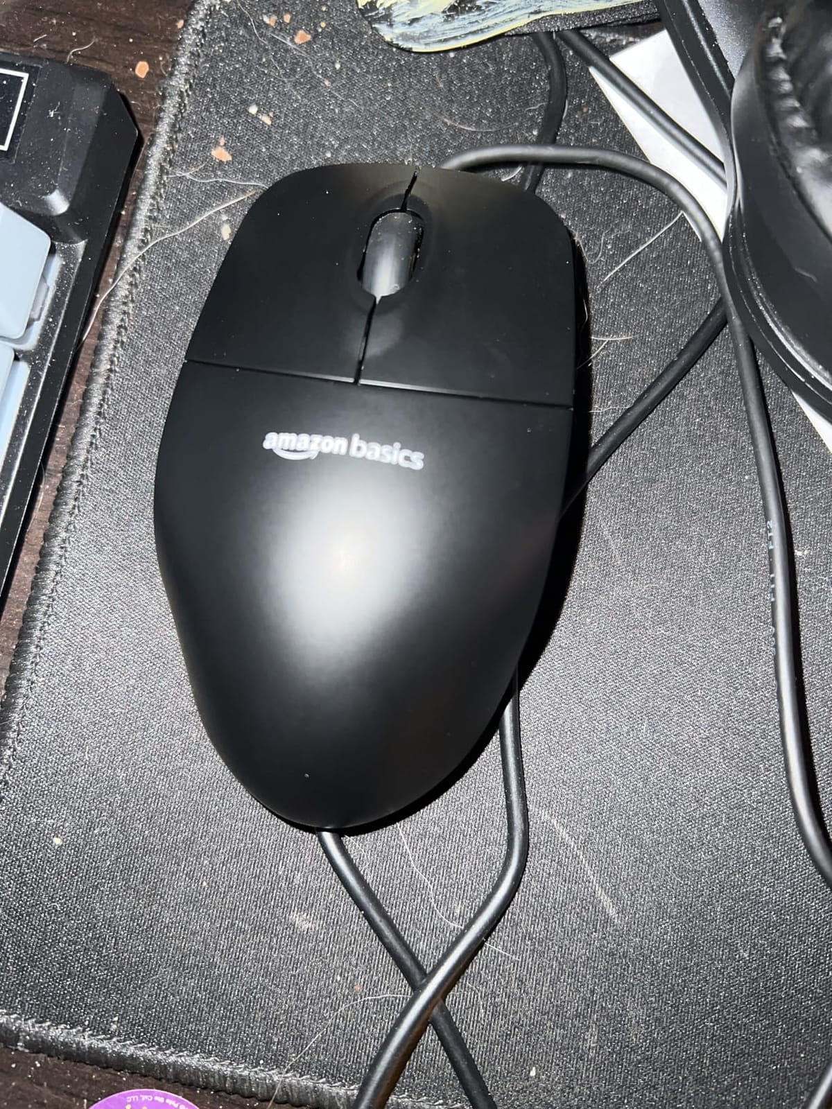 Amazon Basics 3-Button USB Wired Mouse with Responsive Tracking, Plug & Play, Compatible with Windows and Mac, Black customer photo 2