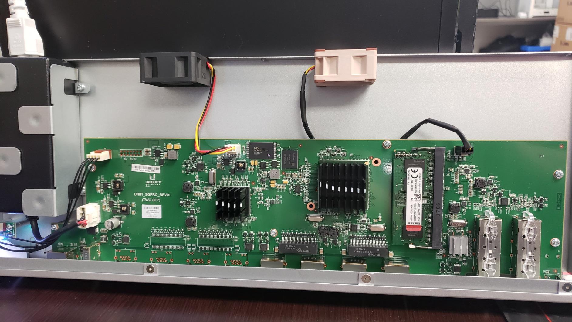 Ubiquiti Networks Networks Unifi Security Gateway Pro (USG-PRO-4) customer photo 1