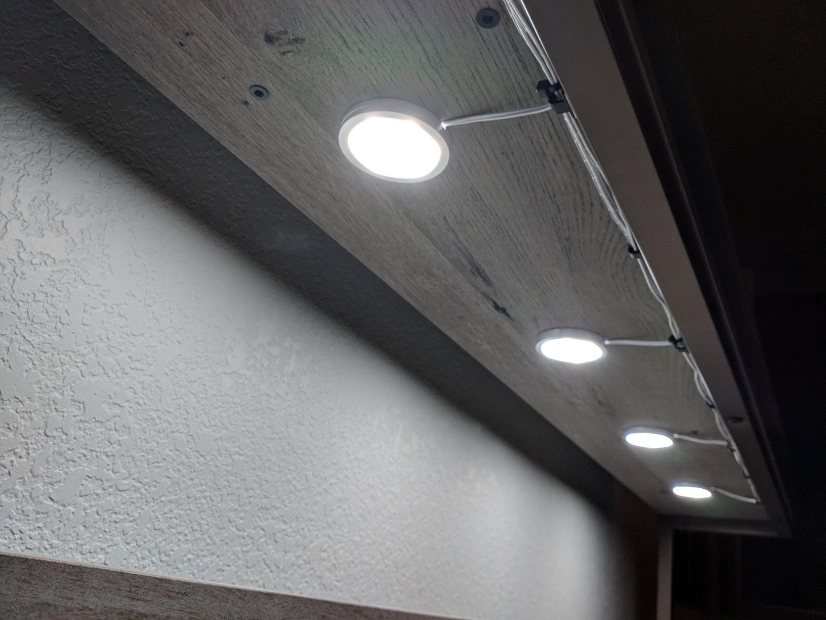 AIBOO LED Under Cabinet Lighting Dimmable with RF Remote Control, 6 LED Puck Lights, Total of 12W, for Kitchen Count Closet Wardrobe Lighting (Daylight White) customer photo 1