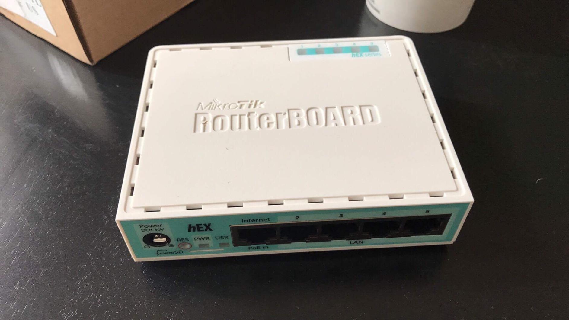 Mikrotik hEX RB750Gr3 5-port Ethernet Gigabit Router customer photo 1