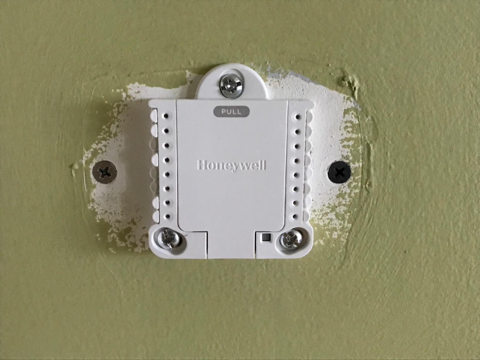 Honeywell Home 7-Day Flexible Programmable Thermostat | RTH7560E Extra-Large Backlit Display, White customer photo 1