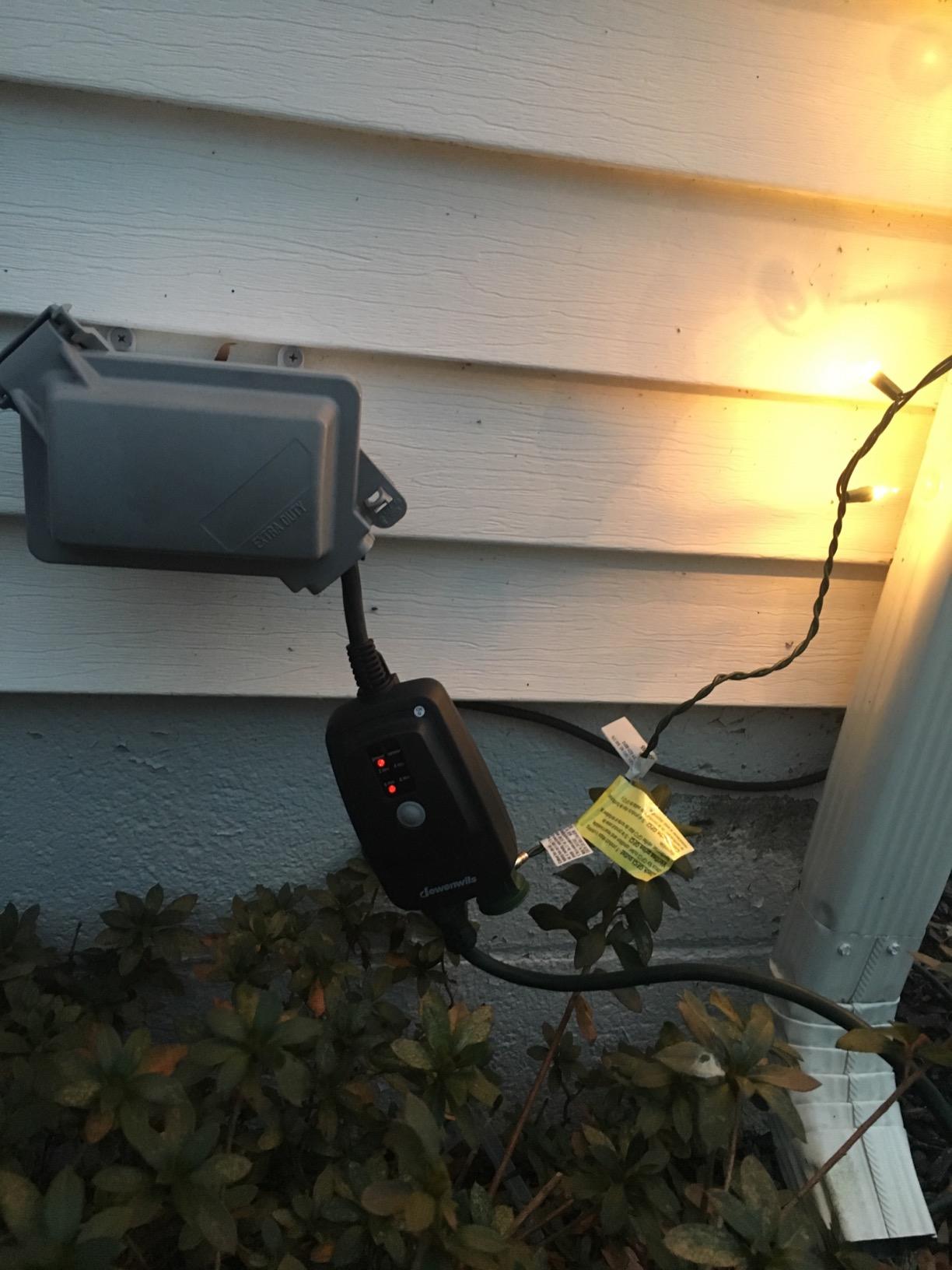 DEWENWILS Outdoor Timer for Lights, 100FT Remote Control with 2 Outlets | 2/4/6/8H Countdown, 125V 15A 1/2HP, Outdoor Timer Outlet Waterproof for String Lights, Pump, Sprinkler, Fountain, UL Listed customer photo 1