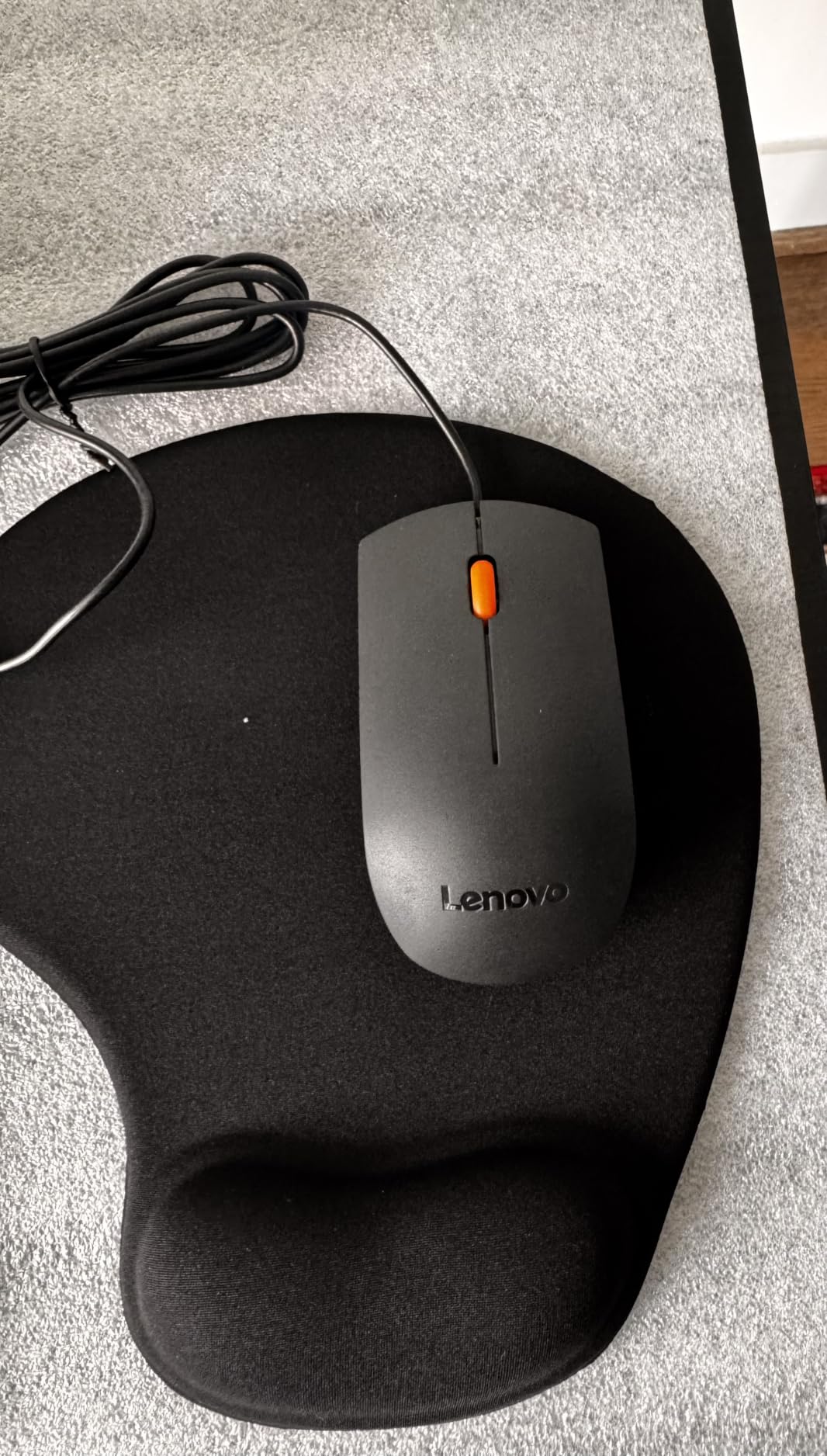 Lenovo 300 USB wired computer mouse - full size optical ambidextrous with 1600 DPI, reliable USB-A connection, easy 3-button navigation, long lasting, durable, black customer photo 1