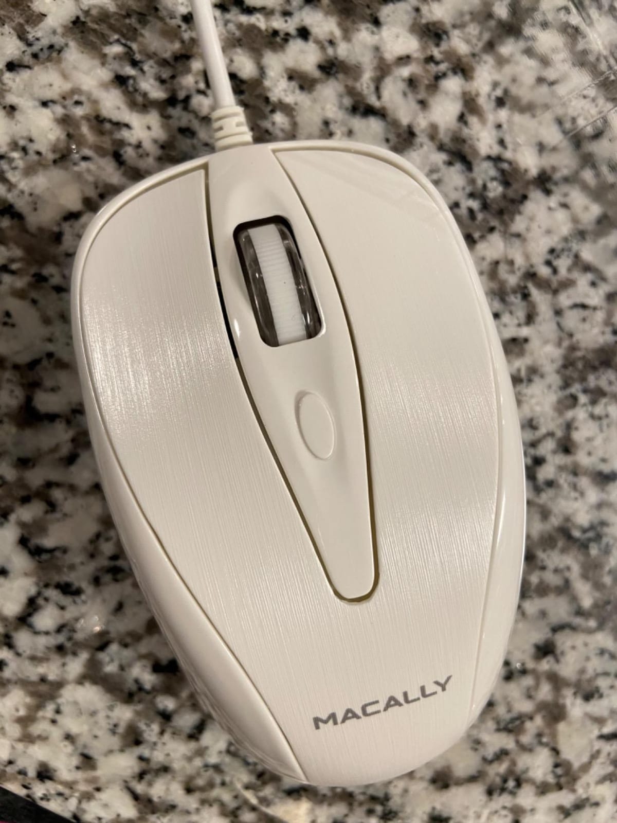 Macally USB Wired Mouse with 3 Button, Scroll Wheel, & 5 Foot Long Cord, USB Mouse for Laptop and Desktop, Computer Mouse Compatible with Apple Macbook Pro / Air, iMac, Mac Mini, & Windows PC (TURBO) customer photo 2
