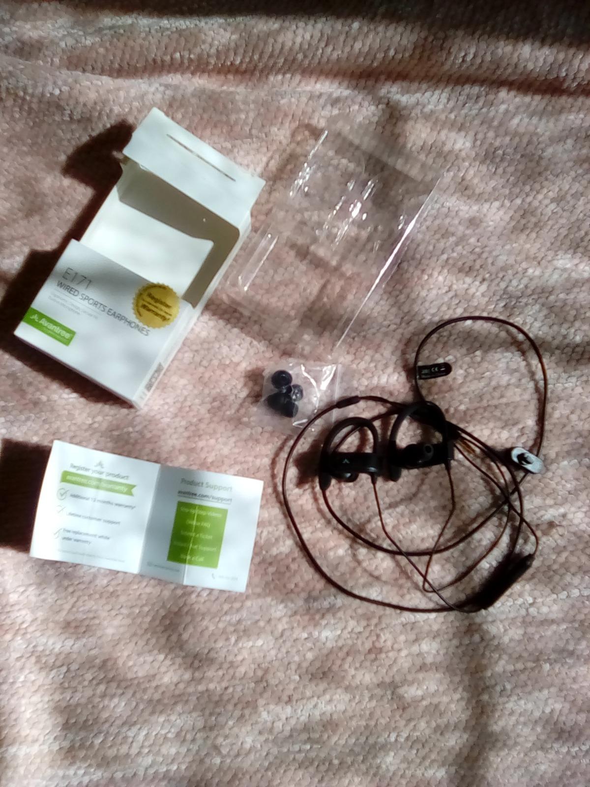 Avantree E171 - AUX 3.5mm Wired Earbuds with Microphone & Volume Control | Ear Hook Design for Running & Sports, Comfortable Fit, Compatible with Traditional 3.5mm AUX Phones Corded Headphones, Black customer photo 1