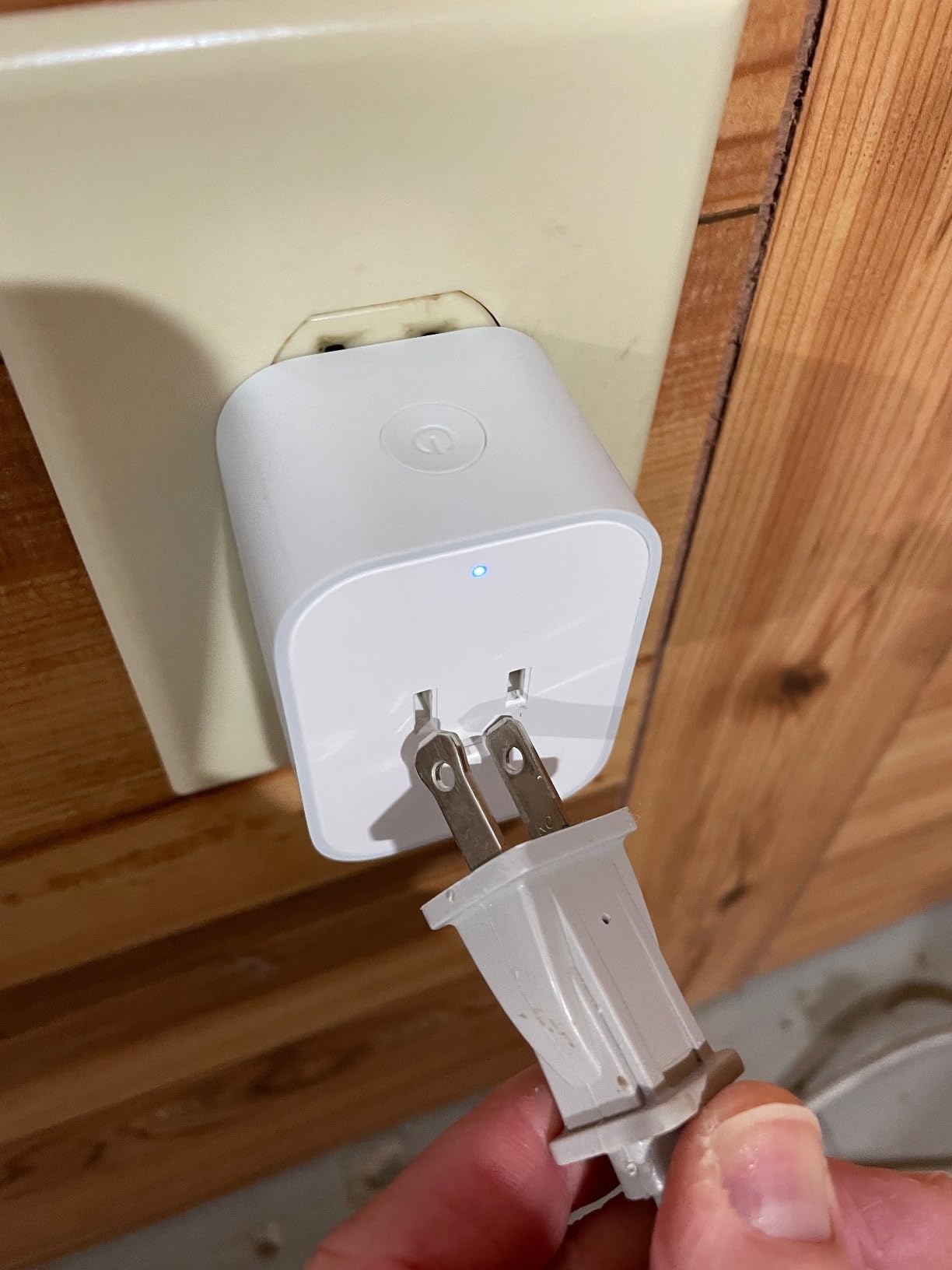 Aqara Zigbee Smart Plug with Energy Monitoring, Overload Protection | Scheduling and Voice Control, 15A Smart Outlet Compatible with Alexa Google Assistant and Apple HomeKit Compatible customer photo 1